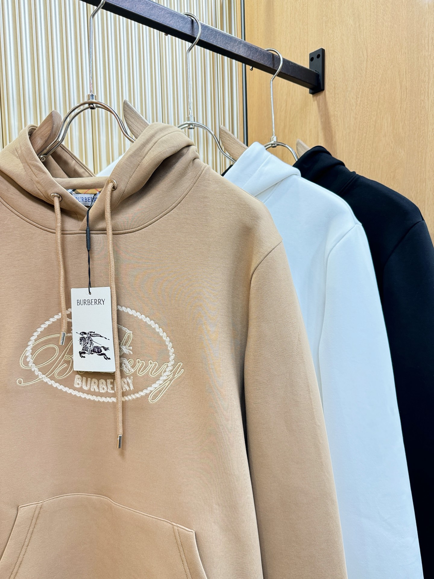 BURBERRY巴宝莉 2026新品 专柜同步新款连帽卫衣，经典Logo设计，三标齐全，百搭款 官网同步发售 柔软细腻 