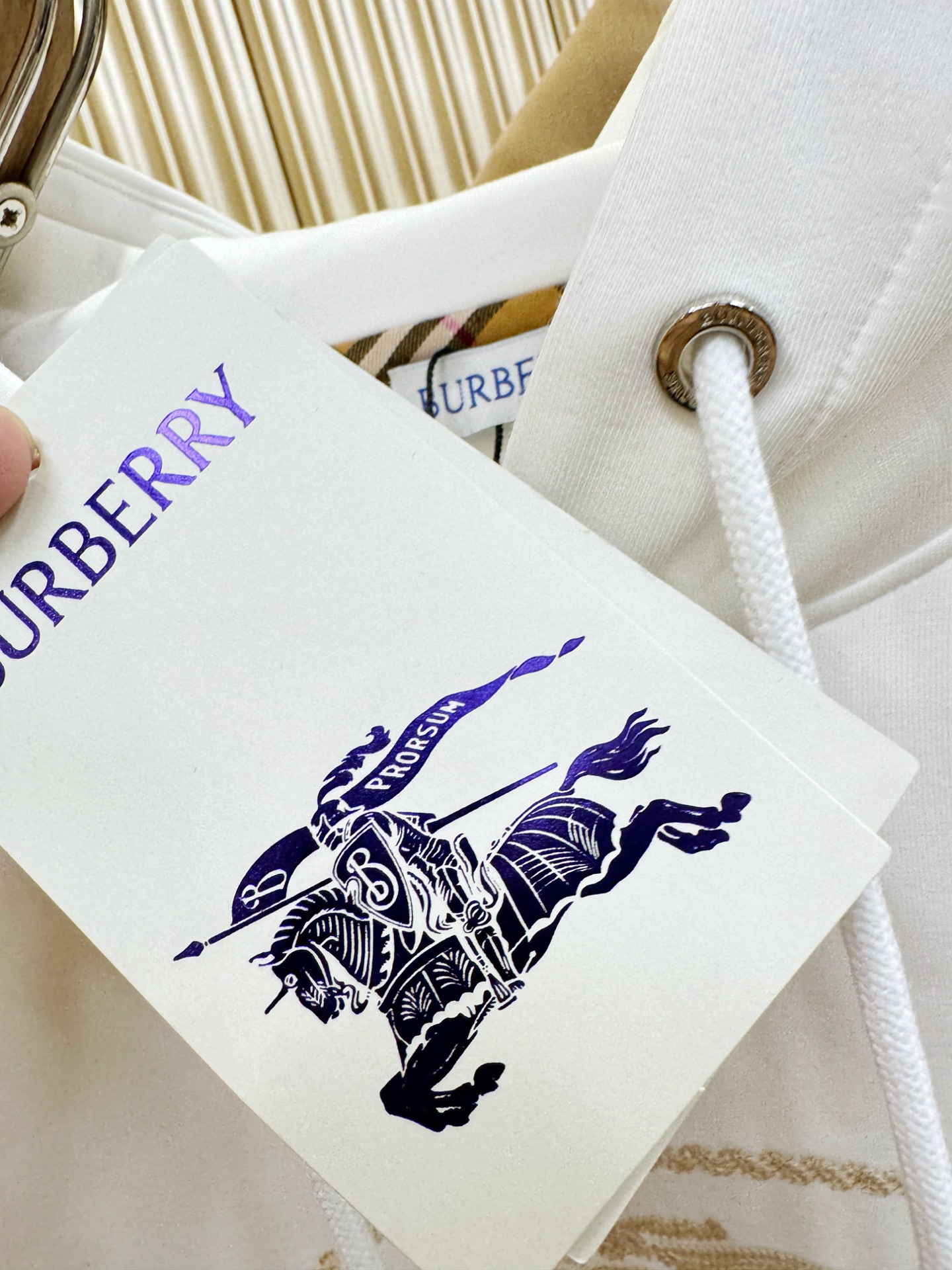 BURBERRY巴宝莉 2026新品 专柜同步新款连帽卫衣，经典Logo设计，三标齐全，百搭款 官网同步发售 柔软细腻 