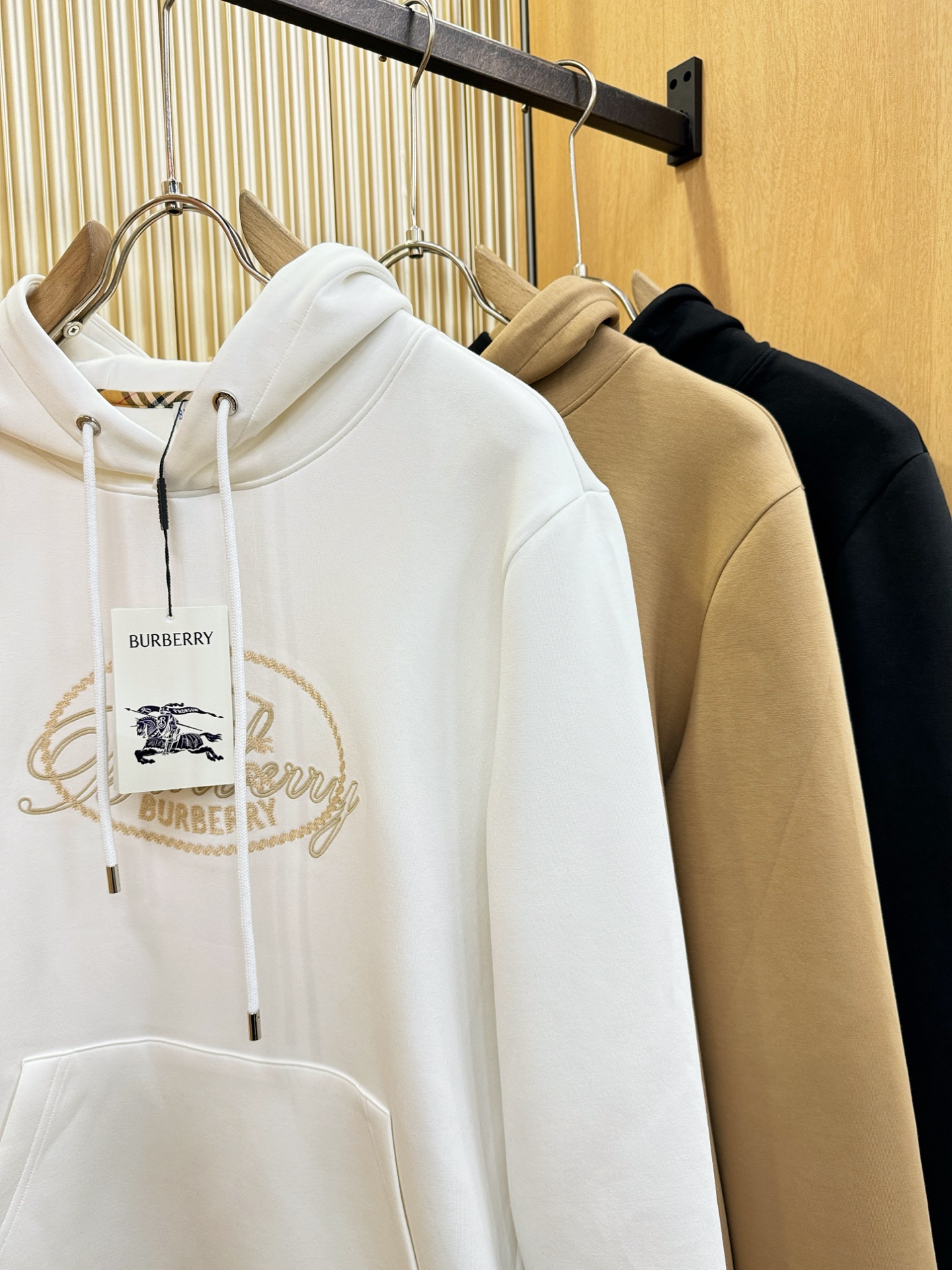BURBERRY巴宝莉 2026新品 专柜同步新款连帽卫衣，经典Logo设计，三标齐全，百搭款 官网同步发售 柔软细腻 