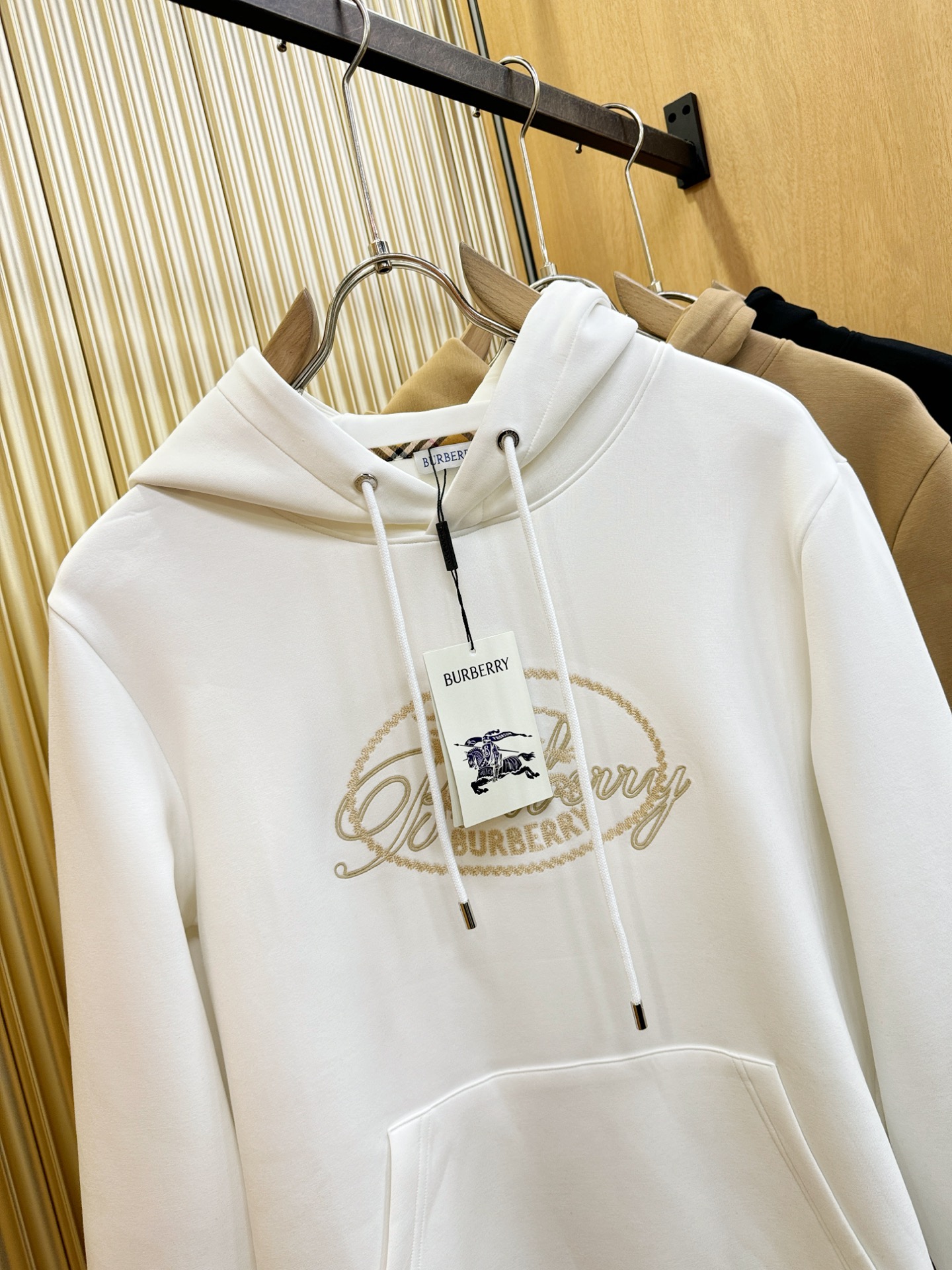 BURBERRY巴宝莉 2026新品 专柜同步新款连帽卫衣，经典Logo设计，三标齐全，百搭款 官网同步发售 柔软细腻 