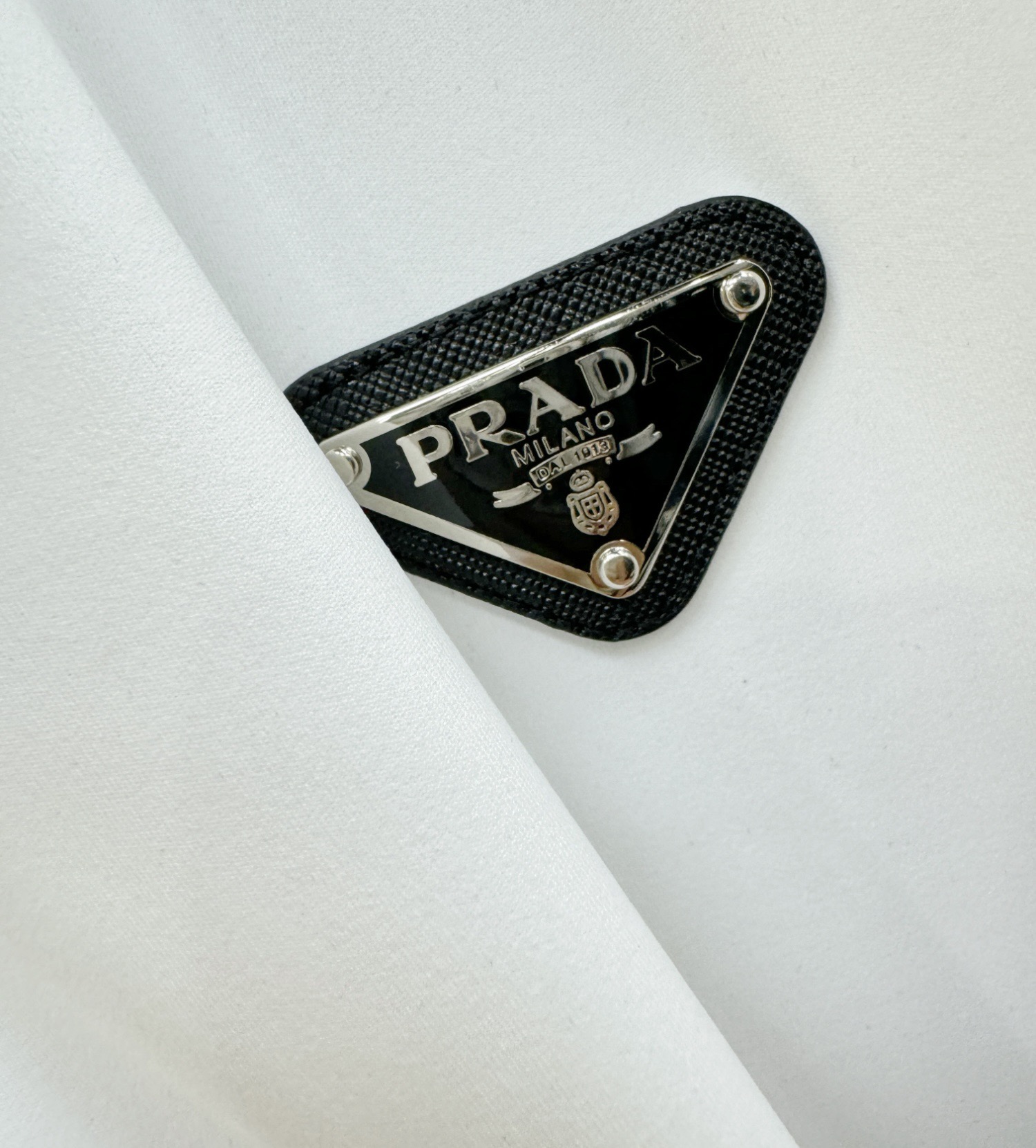 PRADA 普拉达 2026ss秋季新品 长袖T恤，经典Logo设计，百搭款 官网同步发售 定制面料，柔软细腻  舒适透