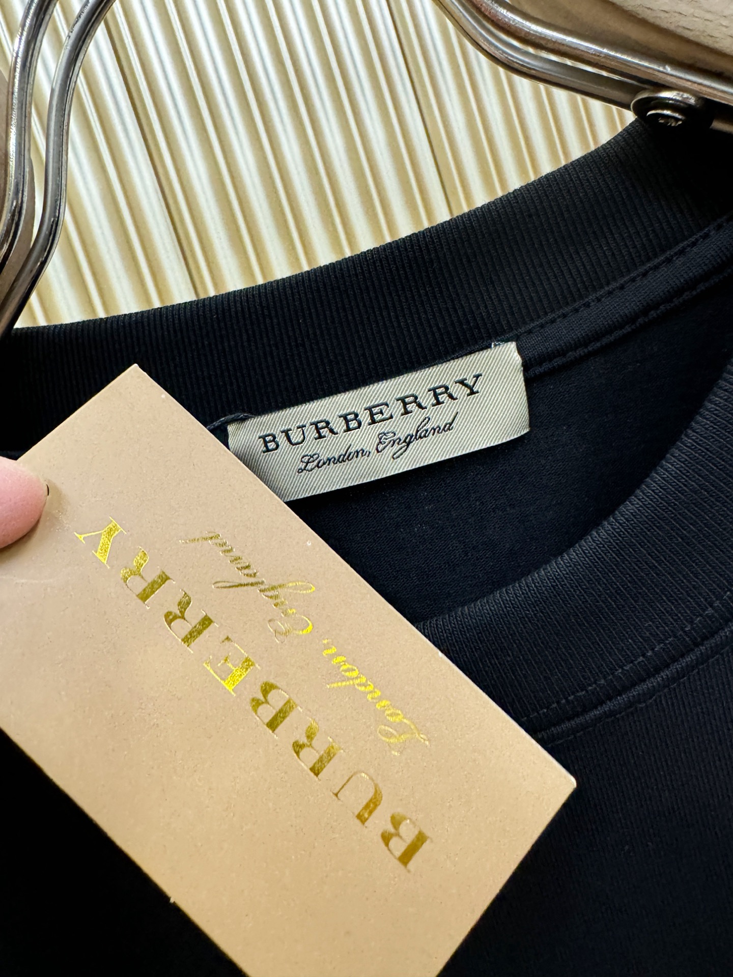 BURBERRY巴宝莉 2026新款短袖T恤！男女同款！走秀图案时尚休闲短袖T恤衫！设计logo设计！极具设计精选客供面