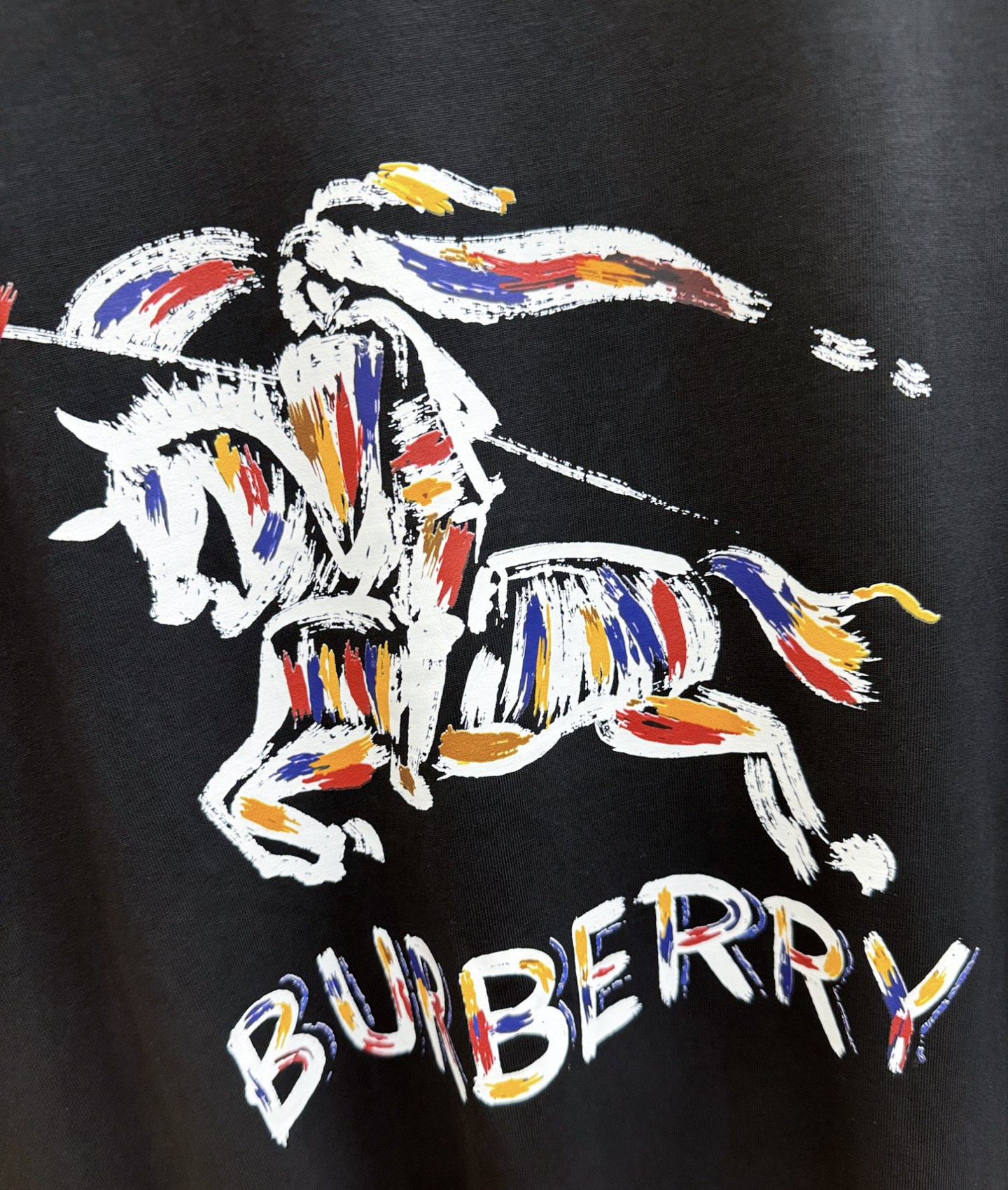BURBERRY巴宝莉 2026新款短袖T恤！男女同款！走秀图案时尚休闲短袖T恤衫！设计logo设计！极具设计精选客供面