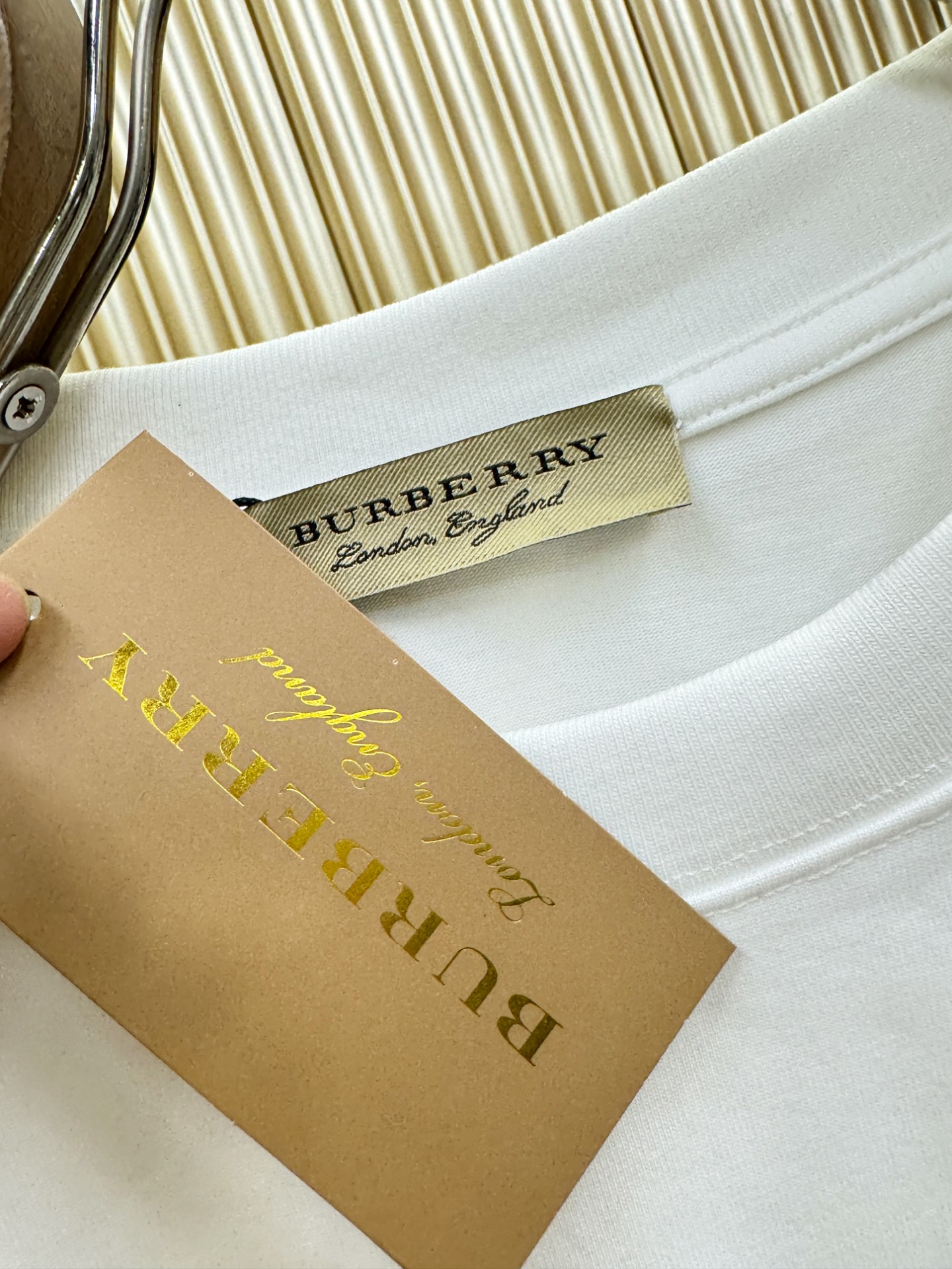 BURBERRY巴宝莉 2026新款短袖T恤！男女同款！走秀图案时尚休闲短袖T恤衫！设计logo设计！极具设计精选客供面