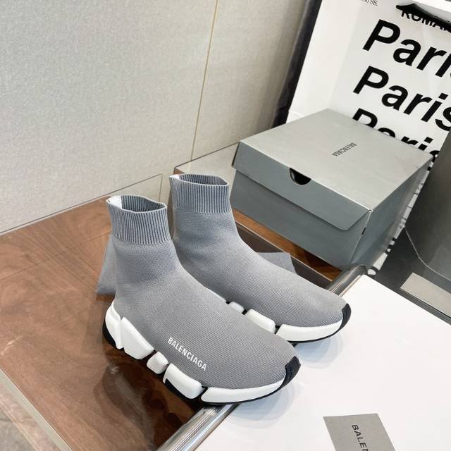 NO:558180,Actual price [Balencia**] The latest SPEED2.0 multi-compression molded combination outsole from Paris * House. Balenciaga’s top couple socks and shoes. Original purchase and development!  The top version on the market, with upgraded quality, every detail including packaging is compared to ZP!  Newly upgraded TPU vacuum molded combination outsole!  More comfortable and easy to wear!  3D knitted fabric is breathable and does not deform!  The logo is the same as the original one, please distinguish it from the market currency!  Balenciaga’s latest packaging!  Couple size SIZE35-45,,balenciaga,balenciaga,socks19860909实价【Balencia**】巴黎*家最新款SPEED2.0 多重压模组合大底 巴黎世家顶级情侣袜子鞋 原版购入开发！市面顶级版本,品质升级,各个细节包括包装都对比ZP！全新升级TPU抽真空压模组合大底！上脚更舒适好穿！3D针织面料透气不变形！Logo和原版一样,请区别市场通货！巴黎世家最新包装！ 情侣款SIZE35-45,,balenciaga,balenciaga,socks,Men's shoes