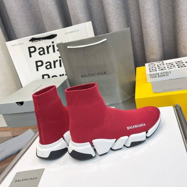 NO:558147,Actual price [Balencia**] The latest SPEED2.0 multi-compression molded combination outsole from Paris * House. Balenciaga’s top couple socks and shoes. Original purchase and development!  The top version on the market, with upgraded quality, every detail including packaging is compared to ZP!  Newly upgraded TPU vacuum molded combination outsole!  More comfortable and easy to wear!  3D knitted fabric is breathable and does not deform!  The logo is the same as the original one, please distinguish it from the market currency!  Balenciaga’s latest packaging!  Couple size SIZE35-45,,balenciaga,balenciaga,socks19860909实价【Balencia**】巴黎*家最新款SPEED2.0 多重压模组合大底 巴黎世家顶级情侣袜子鞋 原版购入开发！市面顶级版本,品质升级,各个细节包括包装都对比ZP！全新升级TPU抽真空压模组合大底！上脚更舒适好穿！3D针织面料透气不变形！Logo和原版一样,请区别市场通货！巴黎世家最新包装！ 情侣款SIZE35-45,,balenciaga,balenciaga,socks,Men's shoes