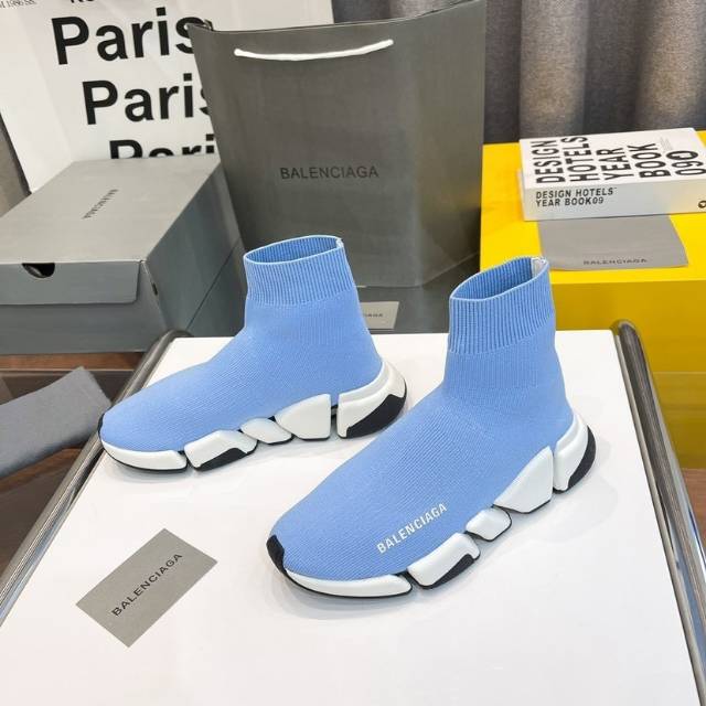 NO:558150,Actual price [Balencia**] The latest SPEED2.0 multi-compression molded combination outsole from Paris * House. Balenciaga’s top couple socks and shoes. Original purchase and development!  The top version on the market, with upgraded quality, every detail including packaging is compared to ZP!  Newly upgraded TPU vacuum molded combination outsole!  More comfortable and easy to wear!  3D knitted fabric is breathable and does not deform!  The logo is the same as the original one, please distinguish it from the market currency!  Balenciaga’s latest packaging!  Couple size SIZE35-45,,balenciaga,balenciaga,socks19860909实价【Balencia**】巴黎*家最新款SPEED2.0 多重压模组合大底 巴黎世家顶级情侣袜子鞋 原版购入开发！市面顶级版本,品质升级,各个细节包括包装都对比ZP！全新升级TPU抽真空压模组合大底！上脚更舒适好穿！3D针织面料透气不变形！Logo和原版一样,请区别市场通货！巴黎世家最新包装！ 情侣款SIZE35-45,,balenciaga,balenciaga,socks,Men's shoes