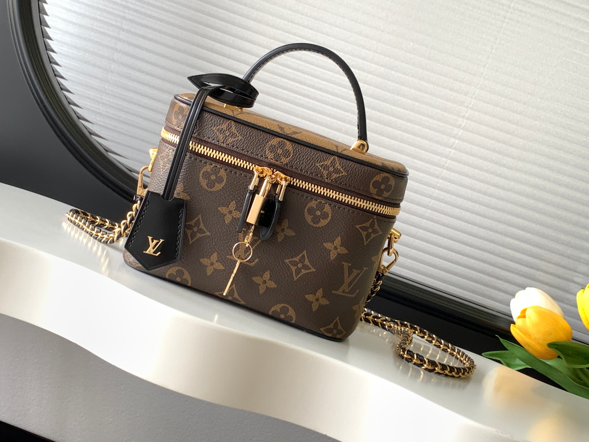 NO:182290,[Dynamic variable code chip top original list enhanced version] M42264 spring and summer makeup bag M45165 This toilet bag is a personal choice for carrying basic beauty supplies!  The hidden bag on the inside of the flip cover can store its valuable personal belongings!  Unique chain braided leather fashion trend!  size!  14-19-10Cm, genuine LV, louis vuitton, cosmetic bags & cases19860909【 动态变码芯片 顶级原单加强版】M42264 春夏款化妆包 M45165此款的盥洗包是携带基本美容用品的个性之选！翻盖内侧的隐藏袋可存放优其贵重的私人物品！独特的链子编织皮时尚潮流！ 尺寸！14-19-10Cm,正品级LV,louis vuitton,cosmetic bags & cases,Bag