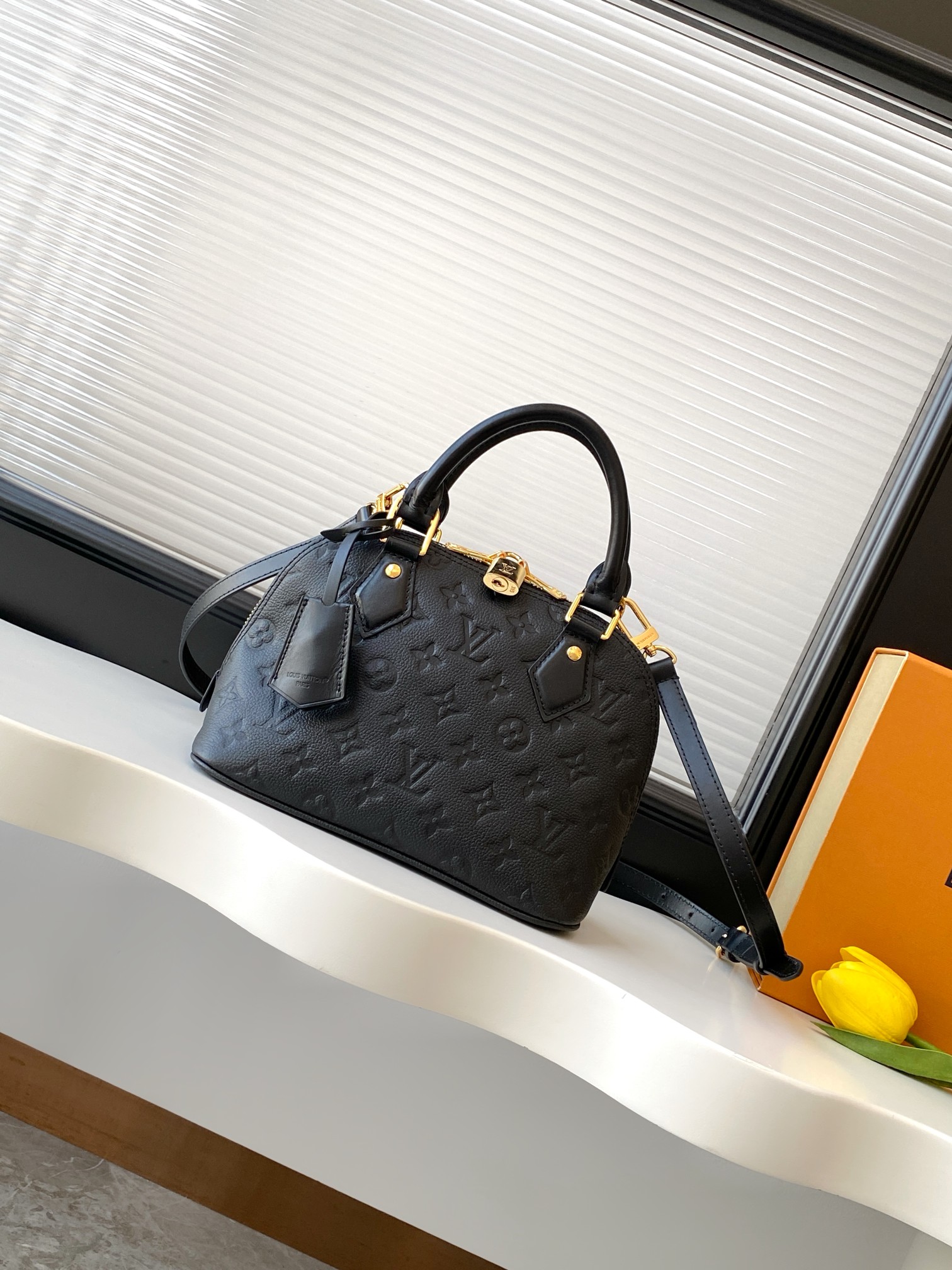 P470 [Dynamic 163c01 chip top pedido original versión mejorada] M26409 presión negra Este bolso Alma BB utiliza cuero M…