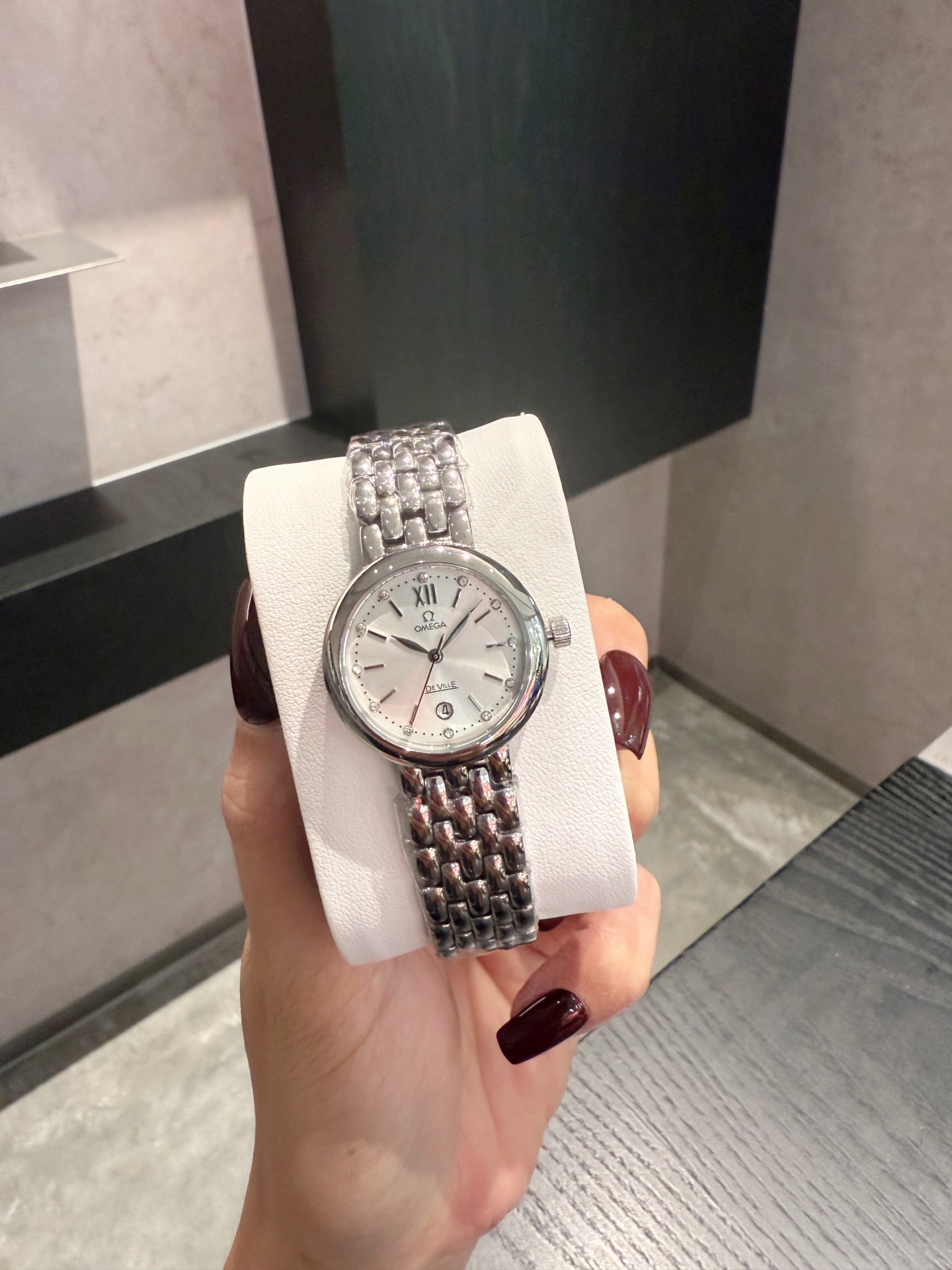 Elegante Omega Dameshorloge met Stalen Band - Klassieke Stijl, Perfecte Precisie