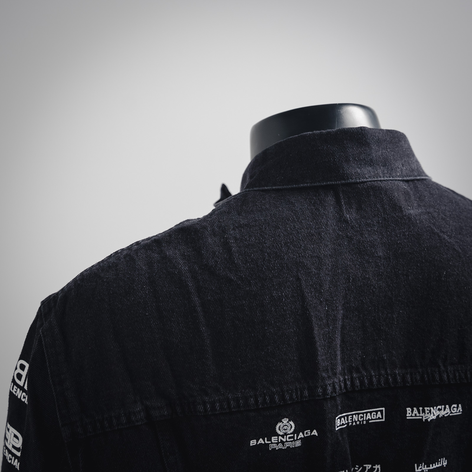 巴黎世家balenciaga后背满logo印字母牛仔夹克外套