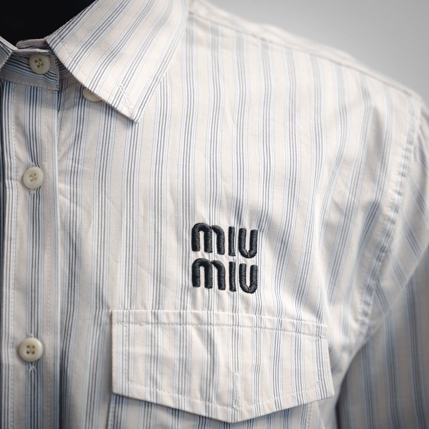 MIUMIU/缪缪24ss新品上架刺绣条纹常规衬衫