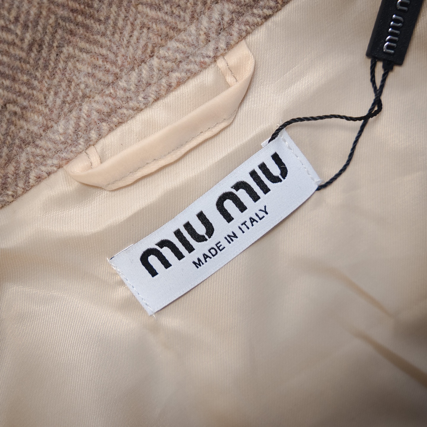 Miumiu/缪缪新款人字斜纹图案夹克外套