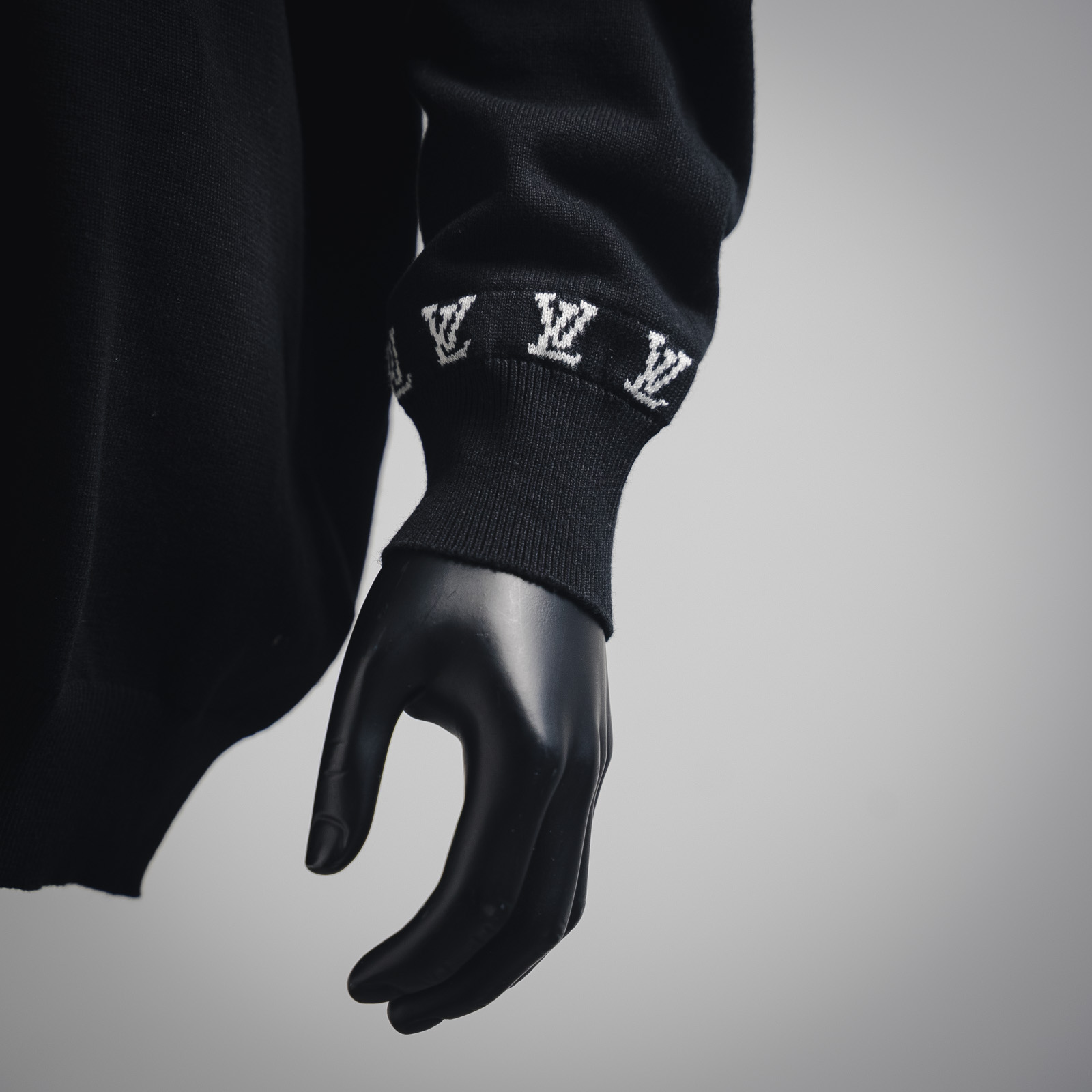 Louis Vuitton路易威登24ss LV 字母袖圆领针织毛衣