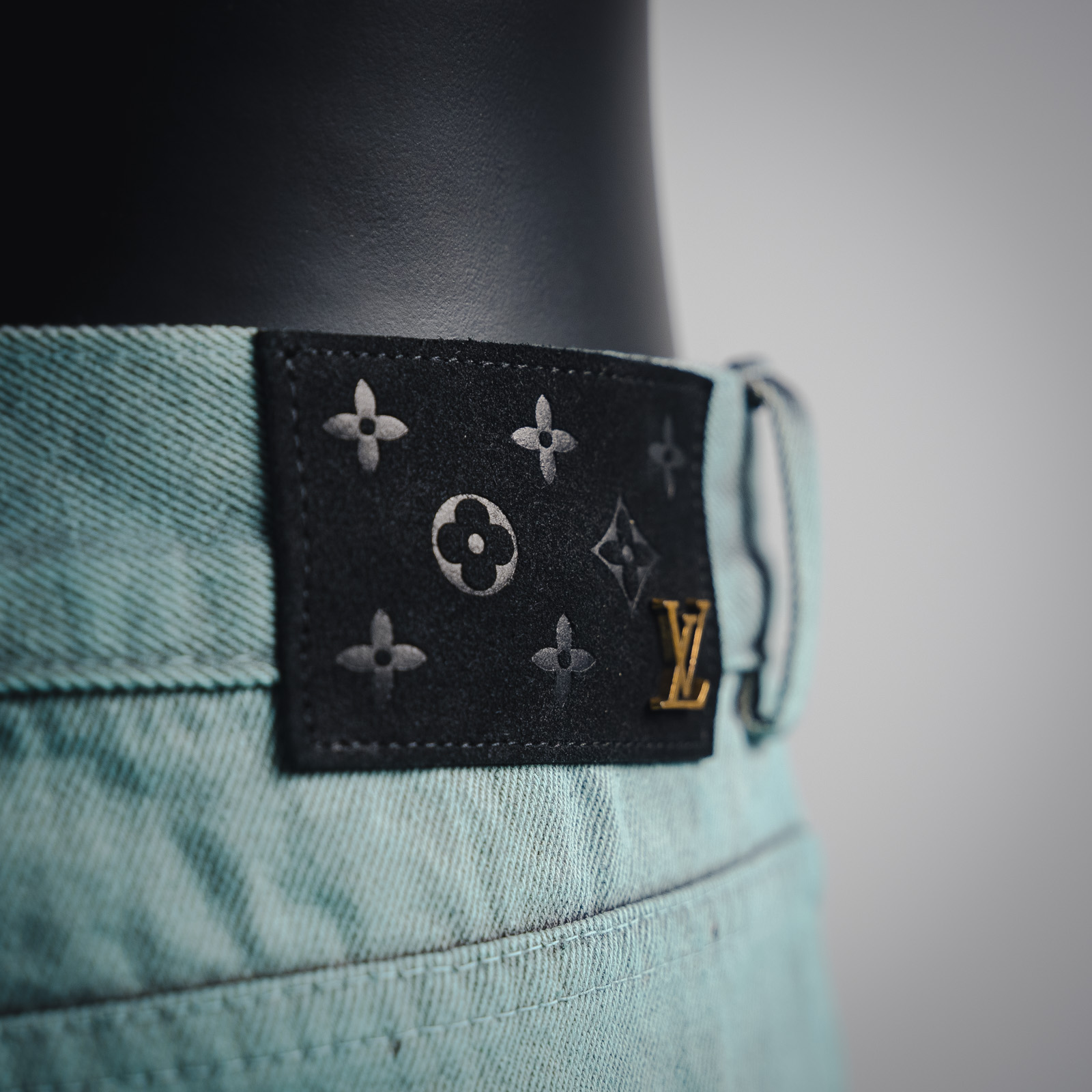 Louis Vuitton/路易威登 24Fw 满幅刺绣老花渐变水洗套装牛仔裤