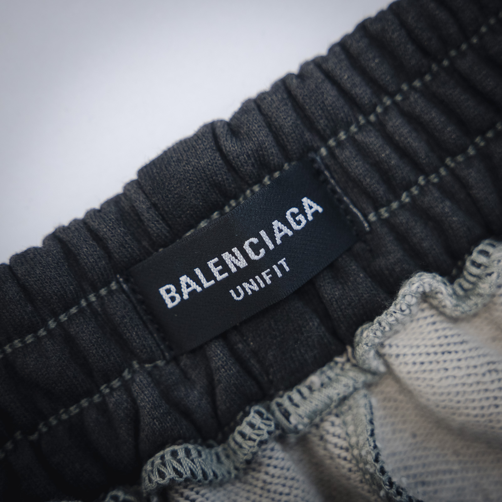 Balenciaga巴黎世家BLCG 24ss拼接黑花灰色牛仔长裤