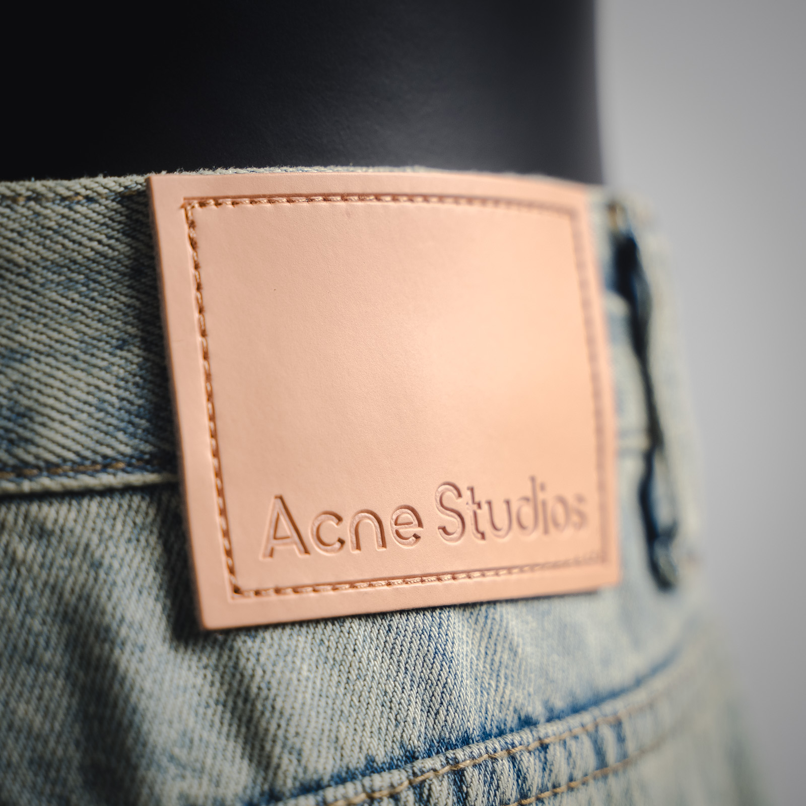 Acne Studios FW24 割破工艺脏脏牛仔长裤