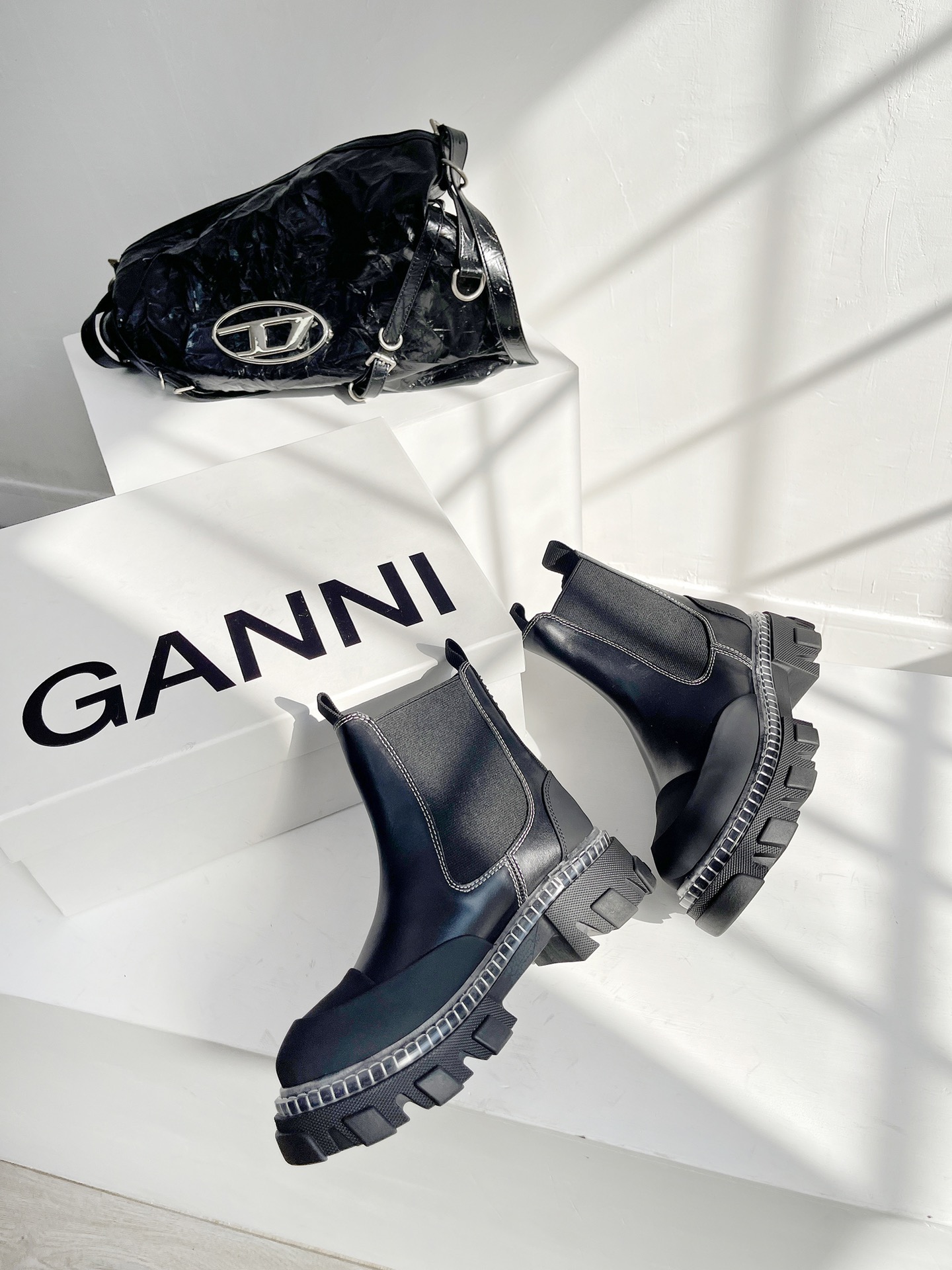 GANNI23秋冬新款厚底短靴源于丹