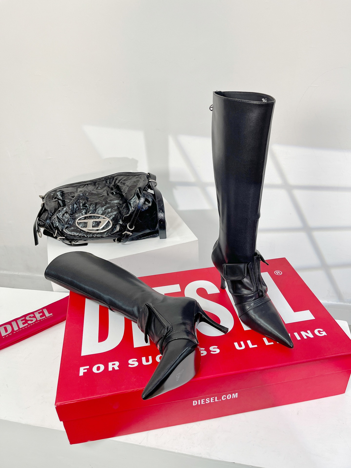 Diesel23S秋冬包包长靴超高品质原版开发无论是楦型线条细节一点一滴都与原版零差距只追求完美拉链设计