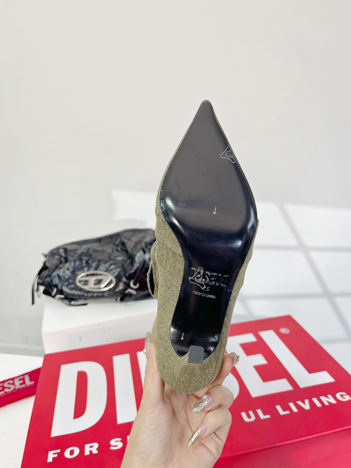 Diesel23S秋冬包包长靴超高品质原版开发无论是楦型线条细节一点一滴都与原版零差距只追求完美拉链设计