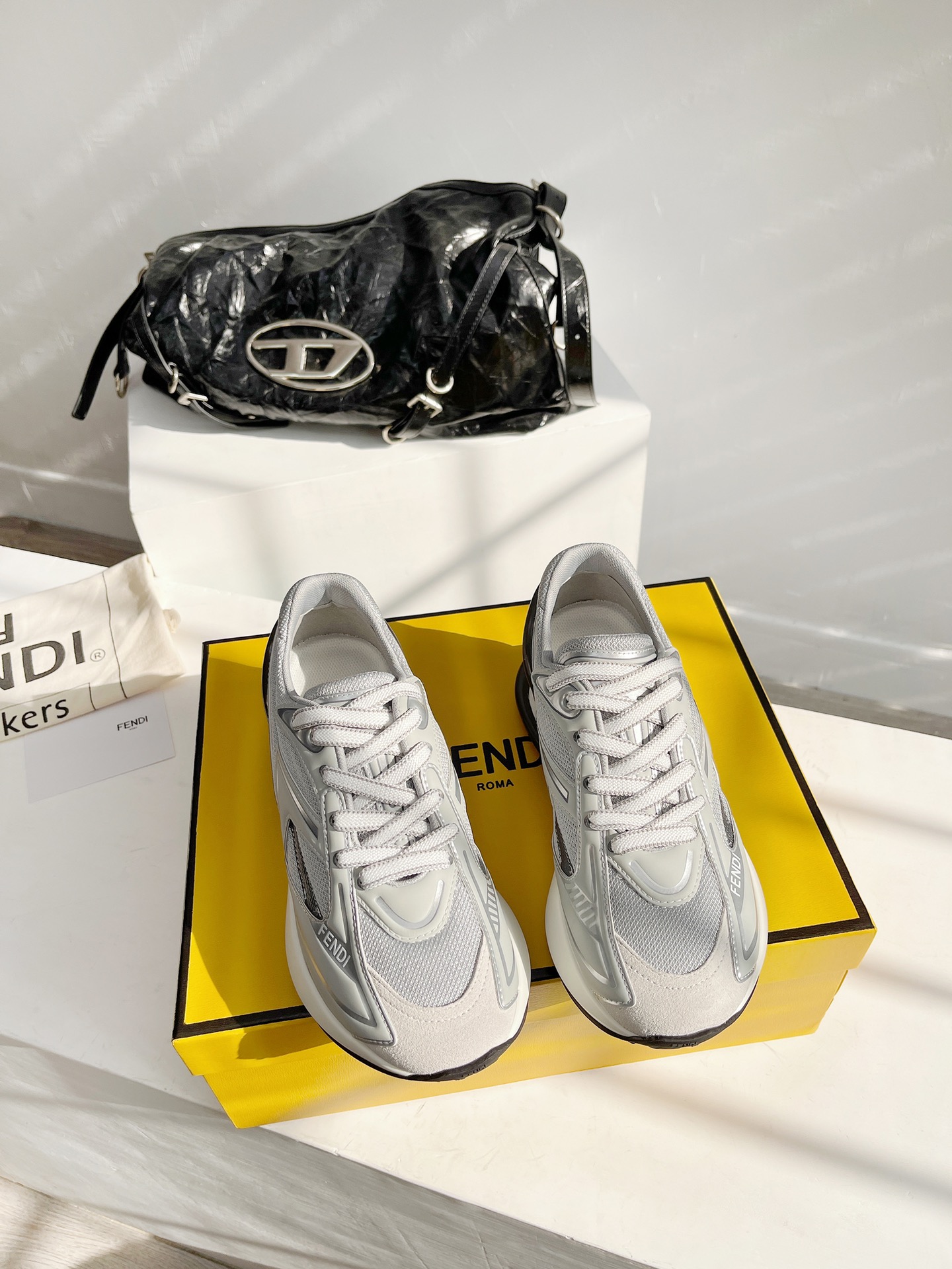 Fend*芬迪最新First1系列FF厚底休闲运动鞋原版购入开发做货FENDIFirst1系带运动鞋斜对