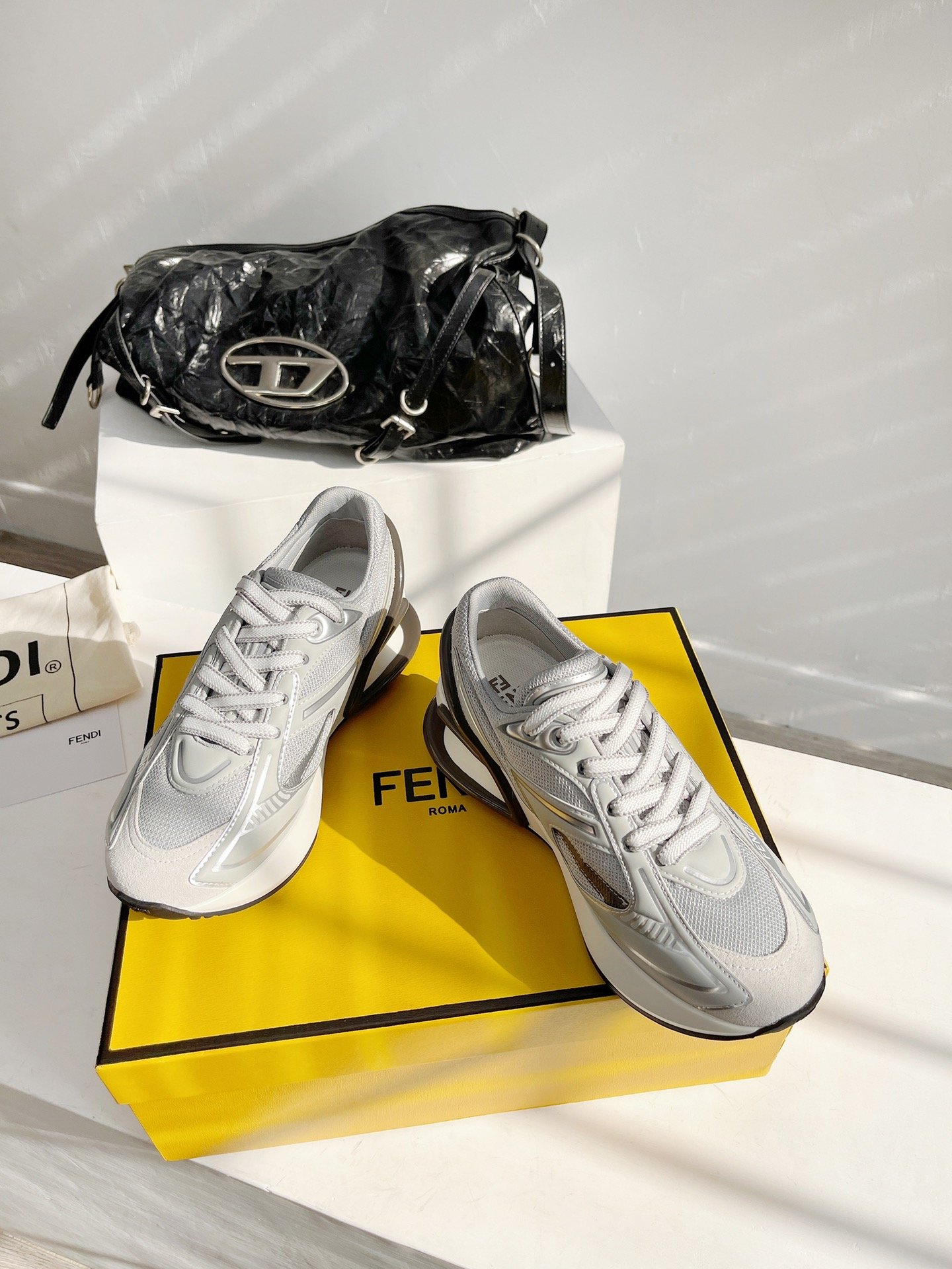 Fend*芬迪最新First1系列FF厚底休闲运动鞋原版购入开发做货FENDIFirst1系带运动鞋斜对
