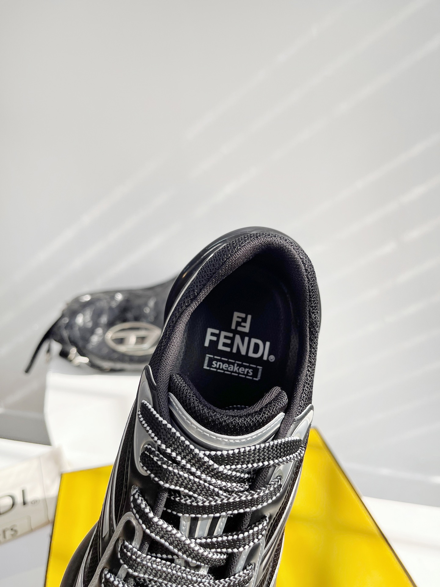 Fend*芬迪最新First1系列FF厚底休闲运动鞋原版购入开发做货FENDIFirst1系带运动鞋斜对