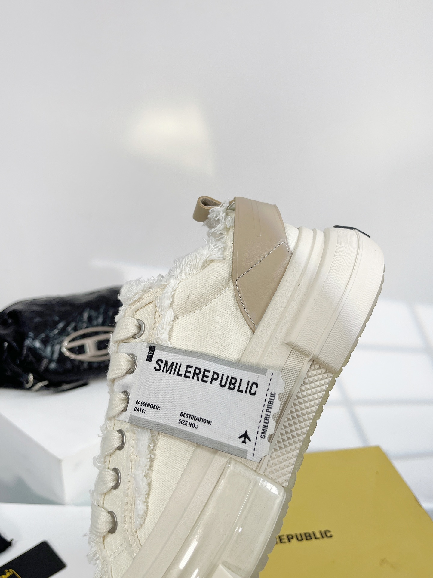 Retro Canvas Sneakers: SMILEREPUBLIC Seon Jian SR Galaxy 70s Style, Thick Sole, Unisex Couples, Leisure Fashion. - 图片 8