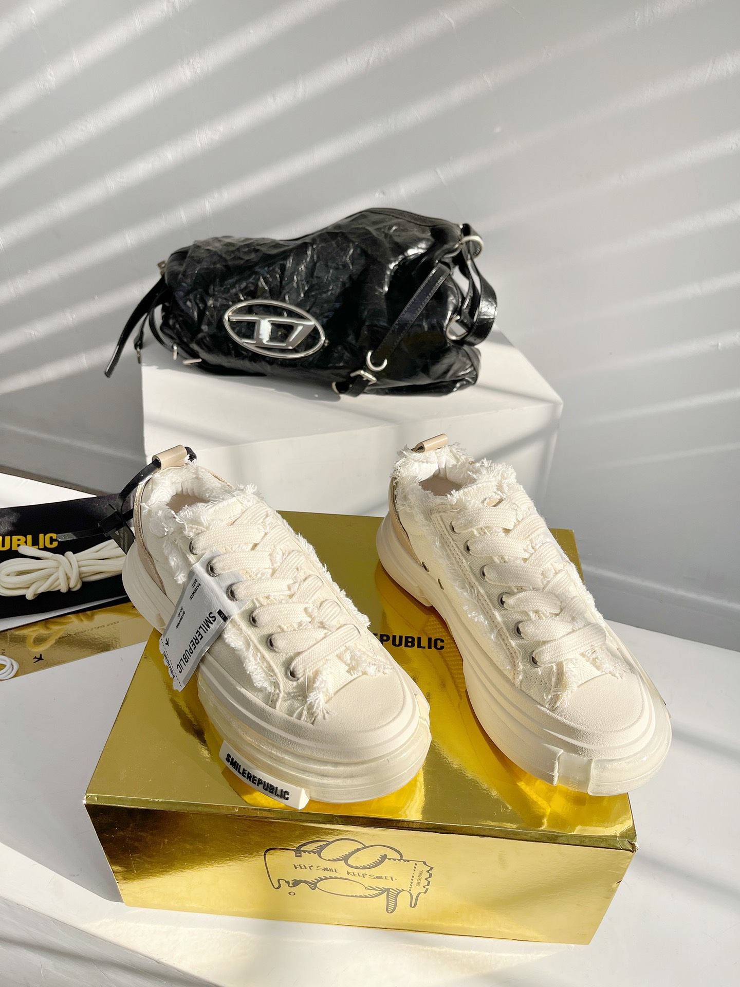 Retro Canvas Sneakers: SMILEREPUBLIC Seon Jian SR Galaxy 70s Style, Thick Sole, Unisex Couples, Leisure Fashion. - 图片 2