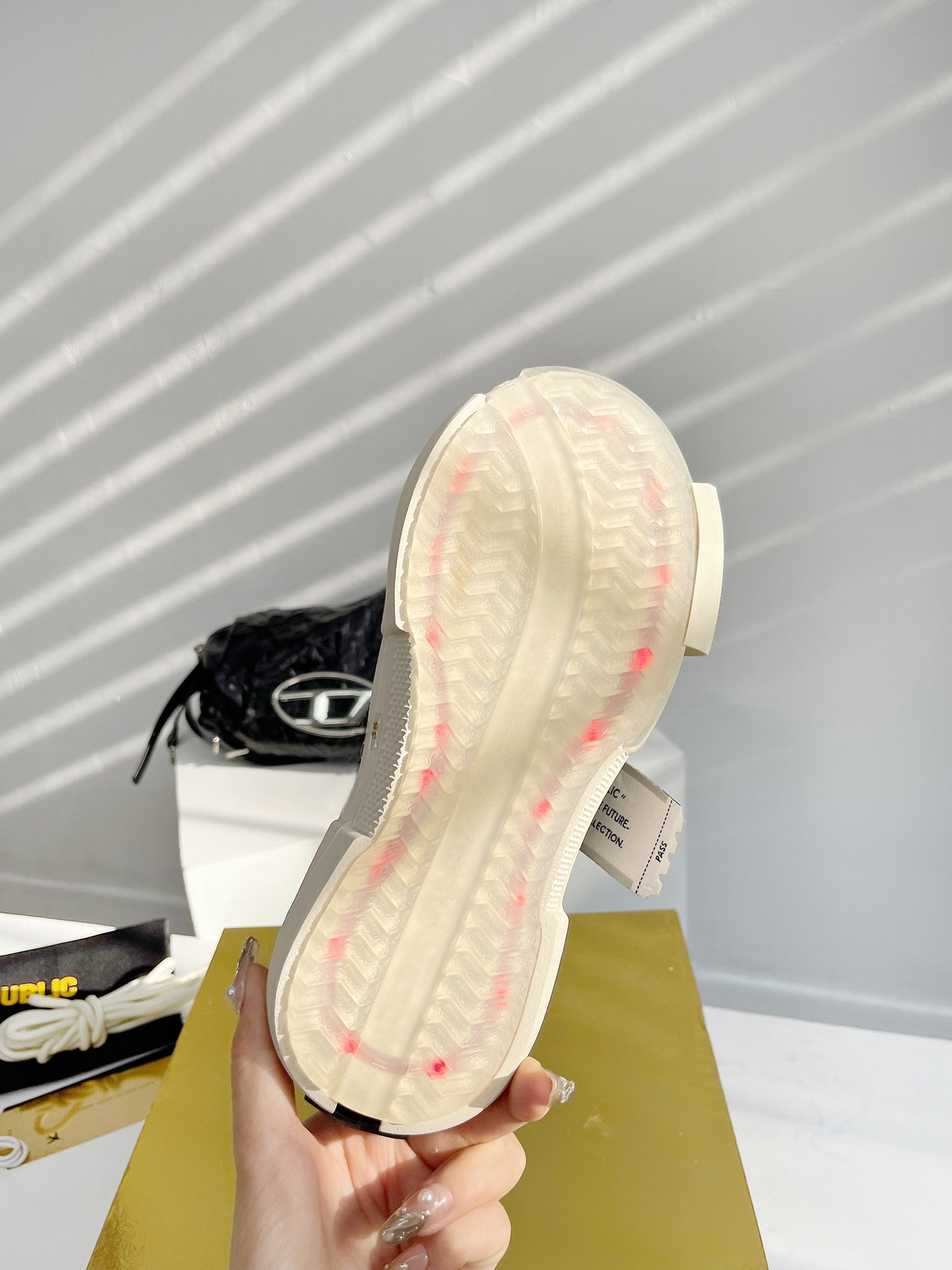 Retro Canvas Sneakers: SMILEREPUBLIC Seon Jian SR Galaxy 70s Style, Thick Sole, Unisex Couples, Leisure Fashion. - 图片 9