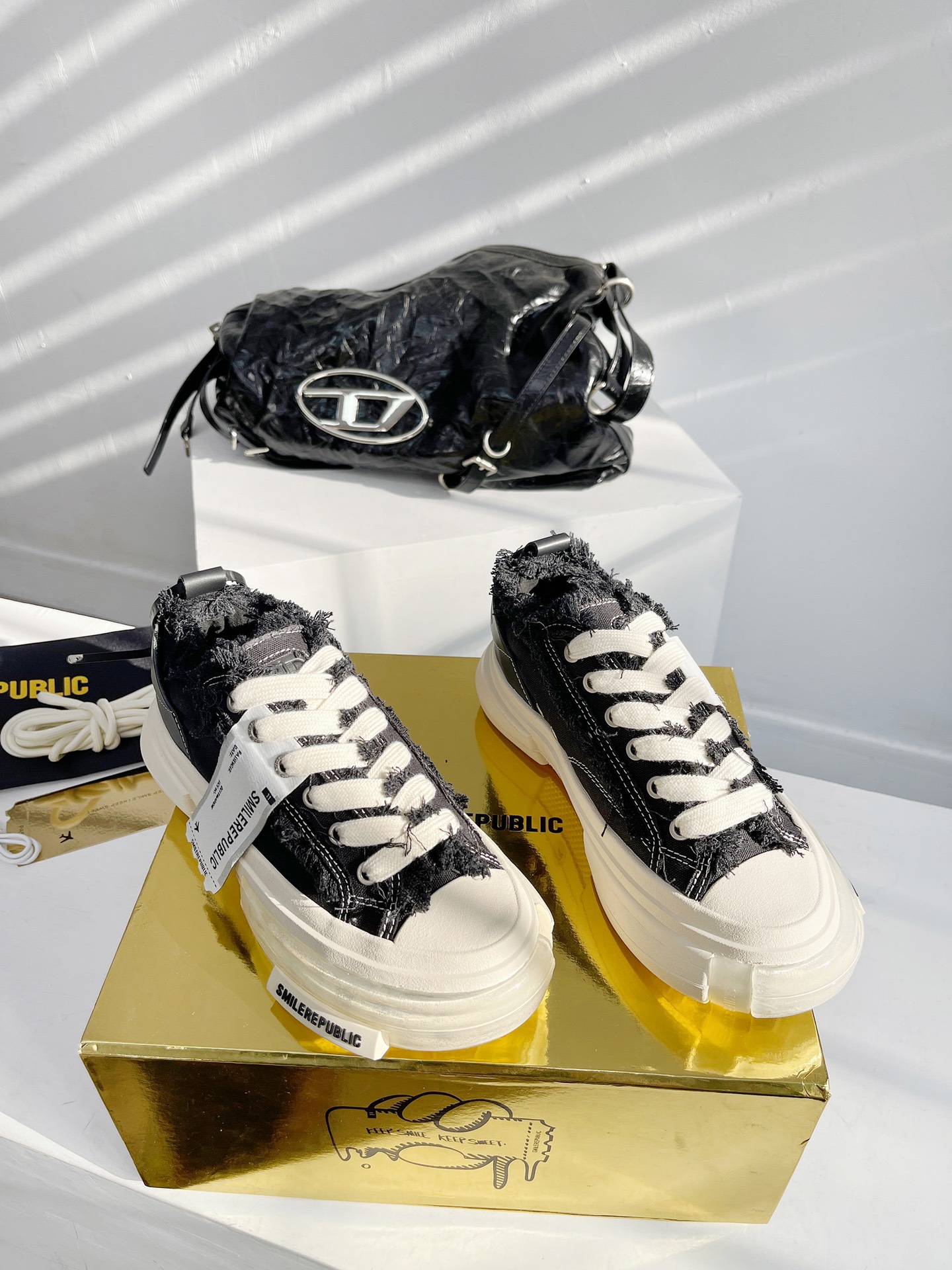 Seon Jian Canvas Shoes: 70s Style, Couples Leisure Sneakers, Time Travel Theme - 图片 2