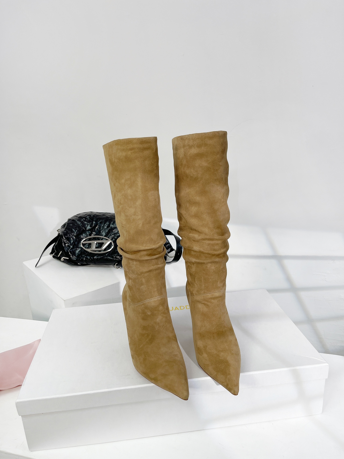 Amina Muaddi Wrinkled Boots: Sweet and Beautiful 9.5cm Heels in 35-39 Sizes