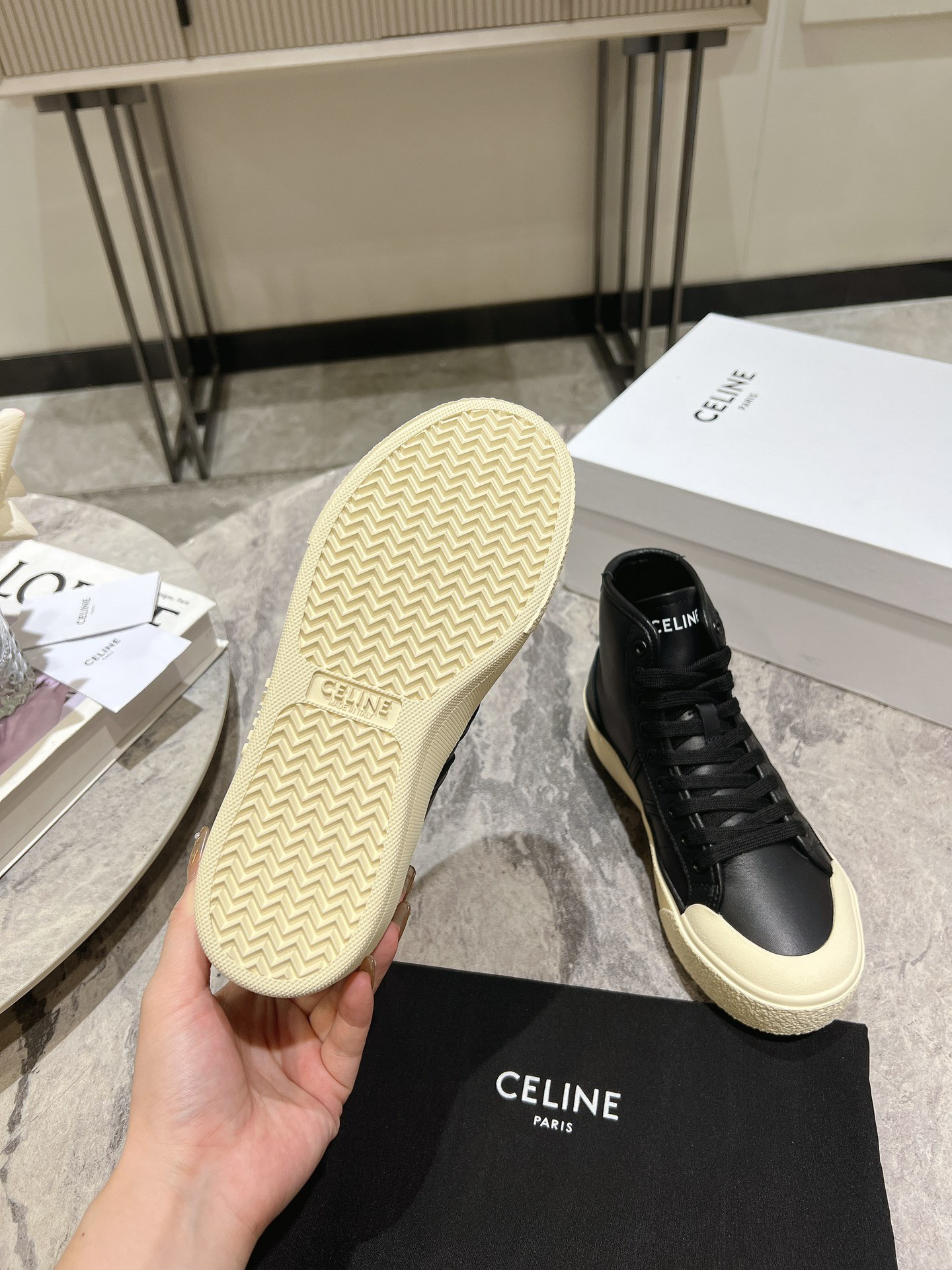 Celine4新款牛皮高帮厚底休闲鞋系列上新简约休闲牛皮小白鞋上脚舒适度一流增高显瘦随性百搭首选单品鞋面