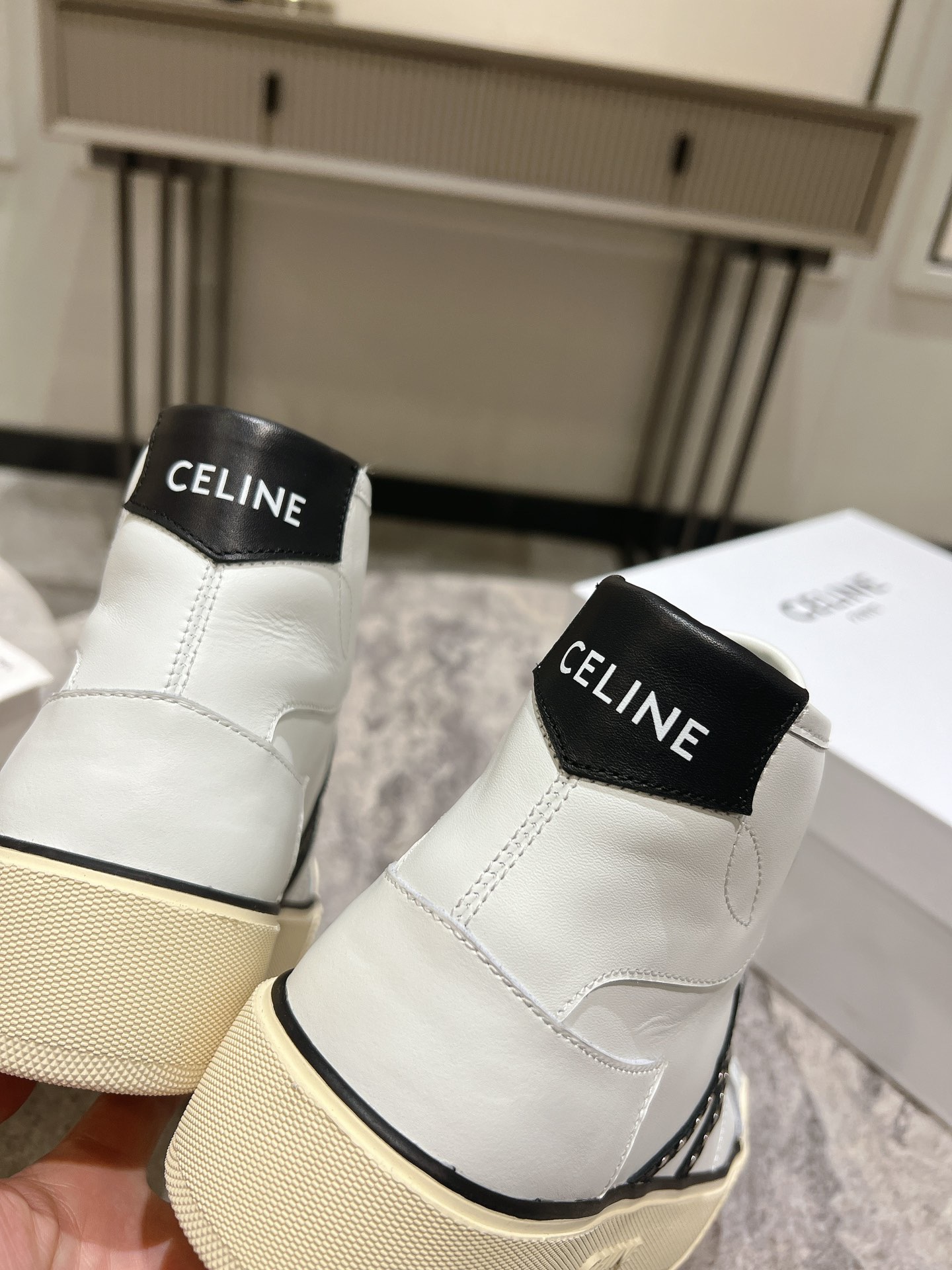 Celine4新款牛皮高帮厚底休闲鞋系列上新简约休闲牛皮小白鞋上脚舒适度一流增高显瘦随性百搭首选单品鞋面