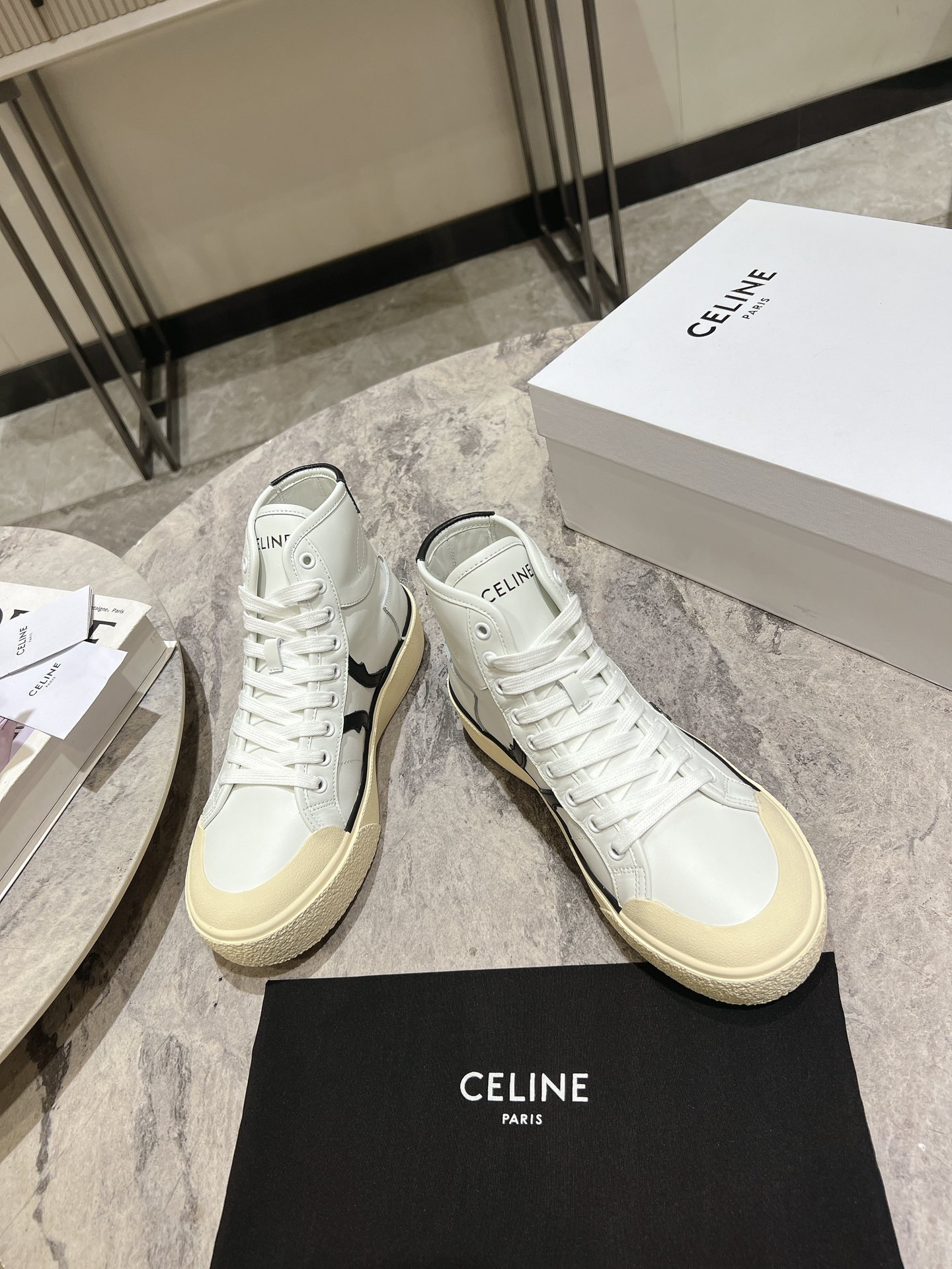 Celine4新款牛皮高帮厚底休闲鞋系列上新简约休闲牛皮小白鞋上脚舒适度一流增高显瘦随性百搭首选单品鞋面