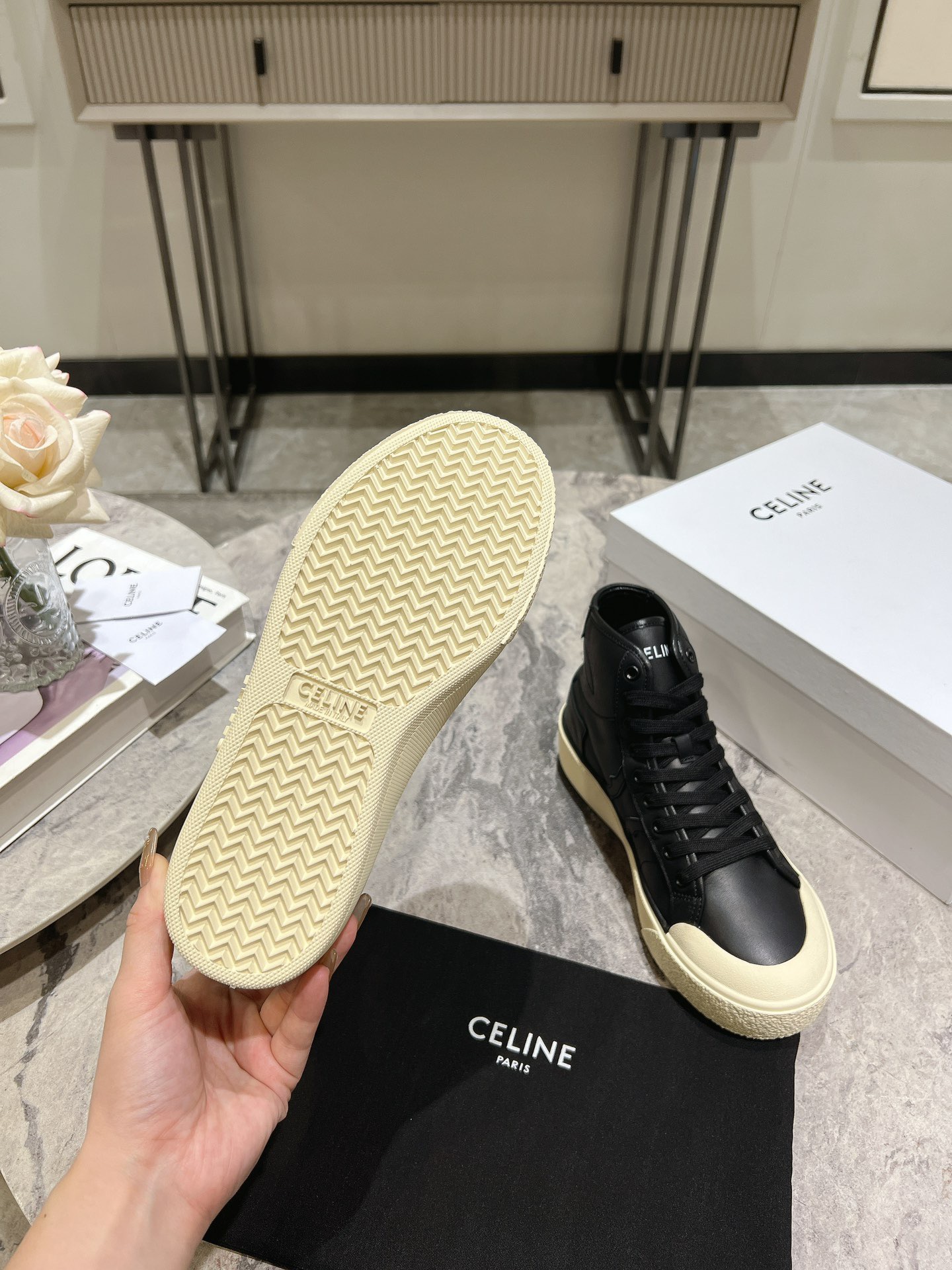 Celine4新款牛皮高帮厚底休闲鞋系列上新简约休闲牛皮小白鞋上脚舒适度一流增高显瘦随性百搭首选单品鞋面