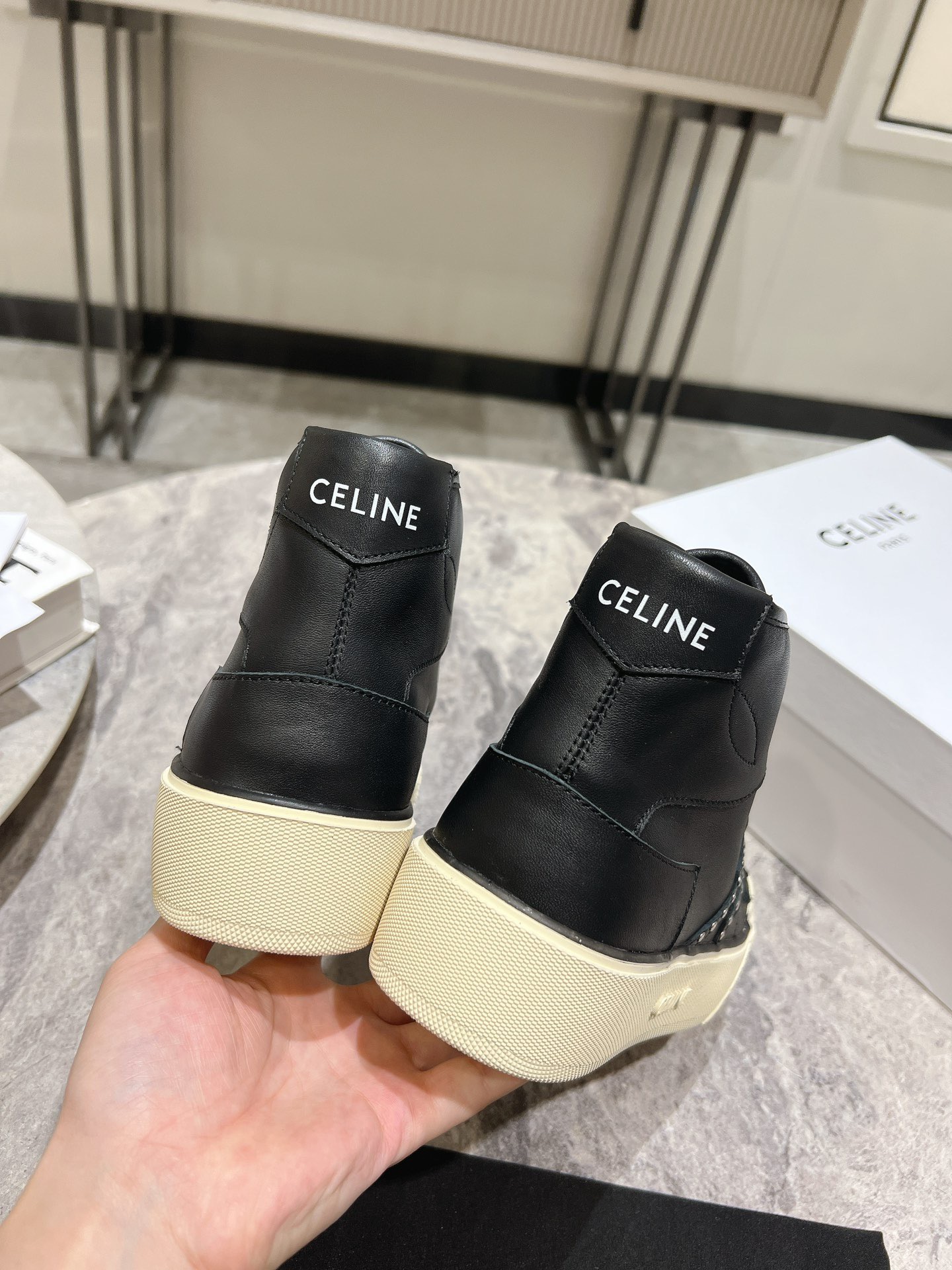 Celine4新款牛皮高帮厚底休闲鞋系列上新简约休闲牛皮小白鞋上脚舒适度一流增高显瘦随性百搭首选单品鞋面