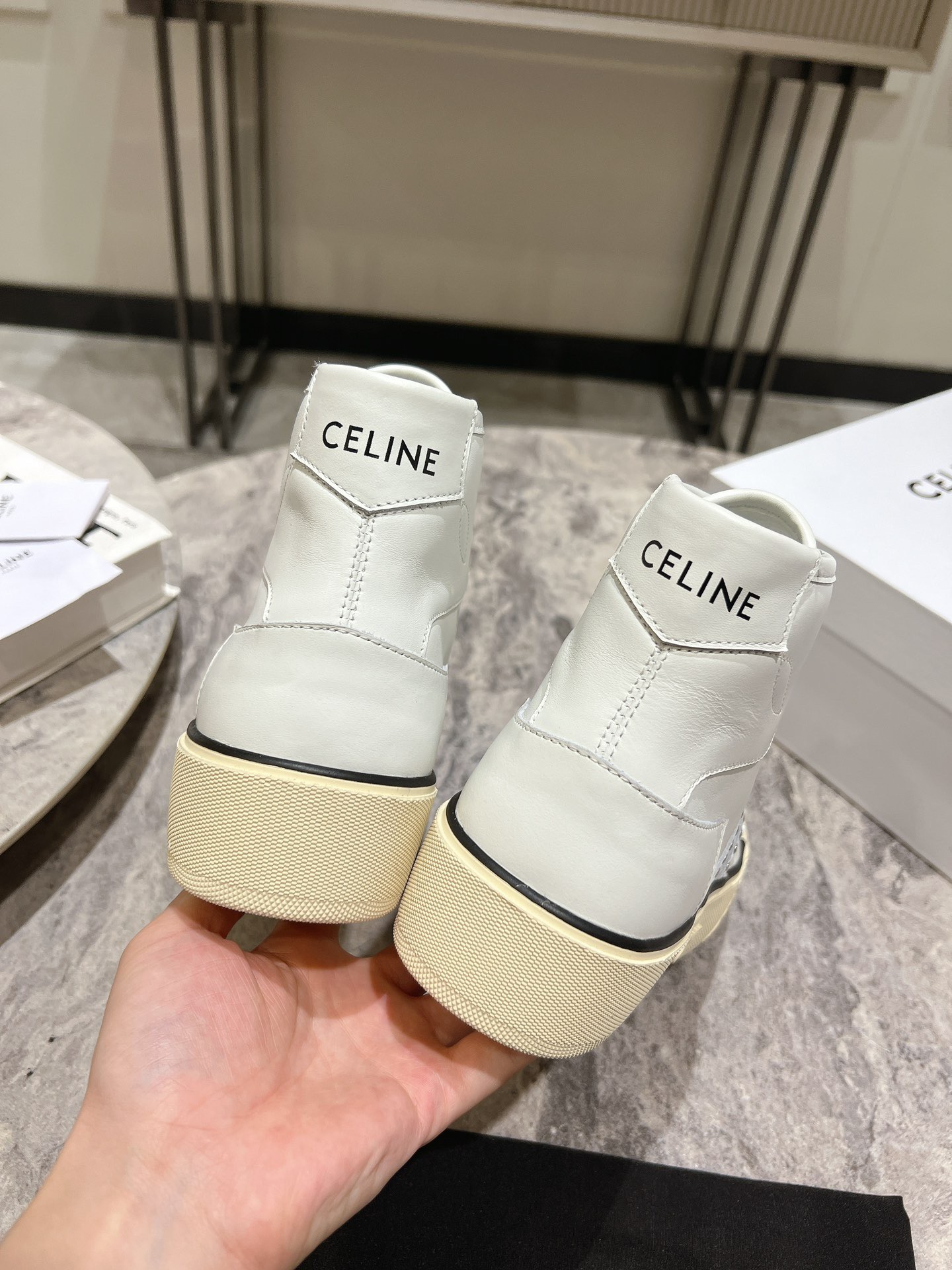 Celine4新款牛皮高帮厚底休闲鞋系列上新简约休闲牛皮小白鞋上脚舒适度一流增高显瘦随性百搭首选单品鞋面