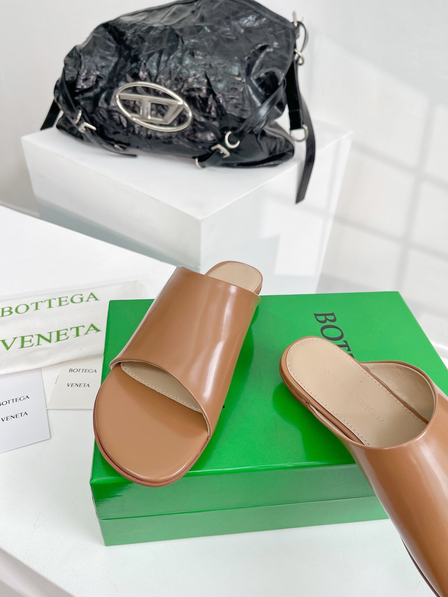 BottegaVeneta女士穆勒拖低跟款简洁大方的设计简约不简单百搭好物休闲日常很好驾驭鞋面羊皮跟高2