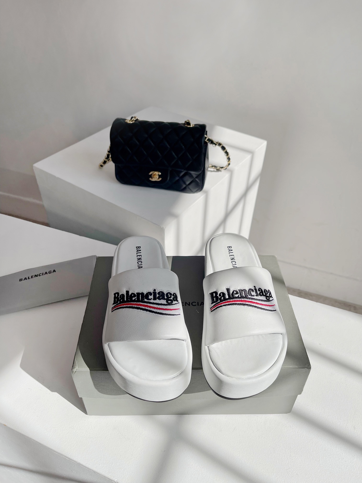 Balenciaga巴黎世家24S春夏新品厚底拖鞋独家正确版本原版开发时尚圈内各大网红明星又在拼命种草的