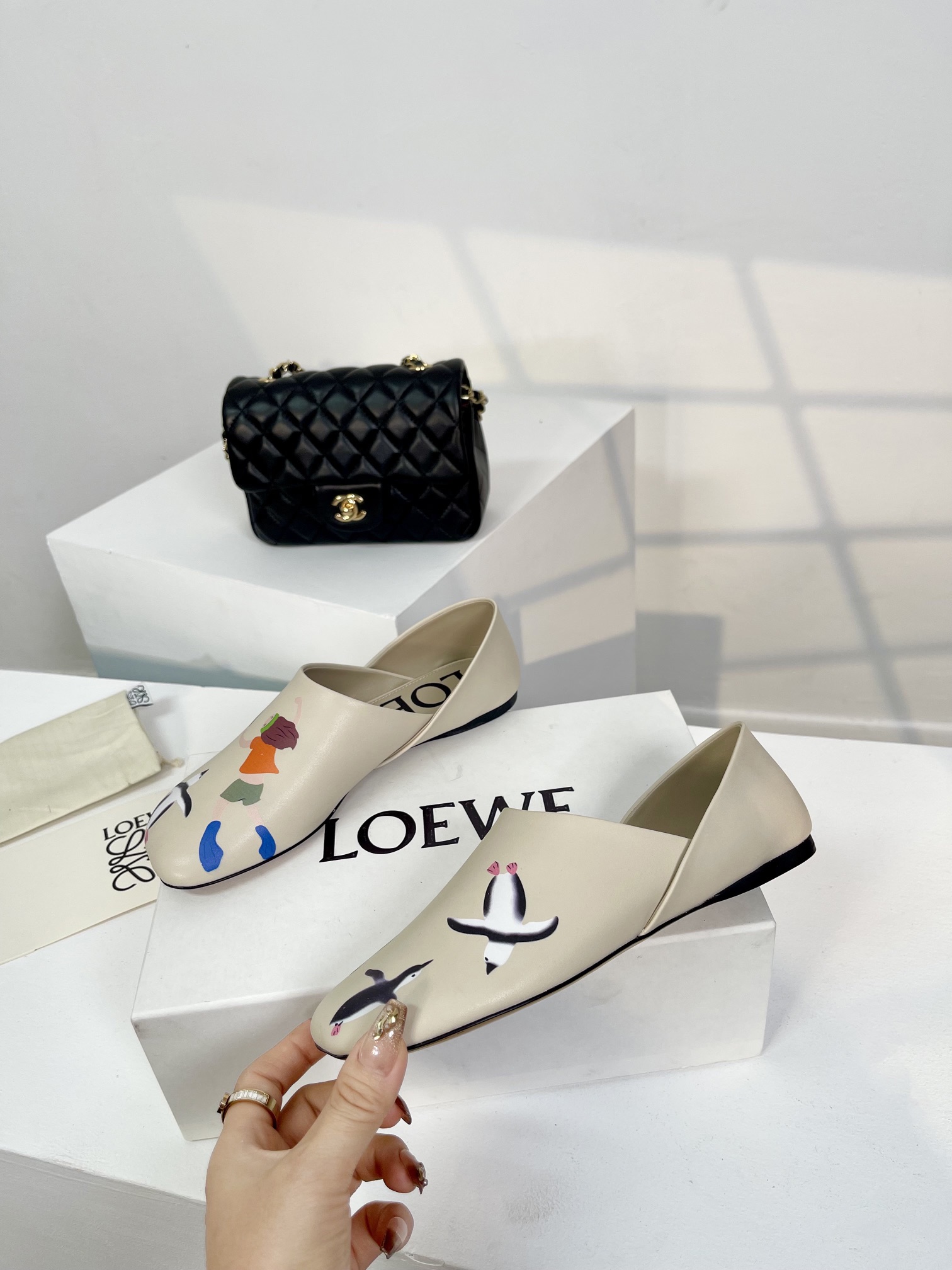 LOEWE罗意威24vs新款圆头平底可踩后跟单鞋把极简做到极致一双必备的柔软舒适单鞋圆头圆脑好可爱可踩跟