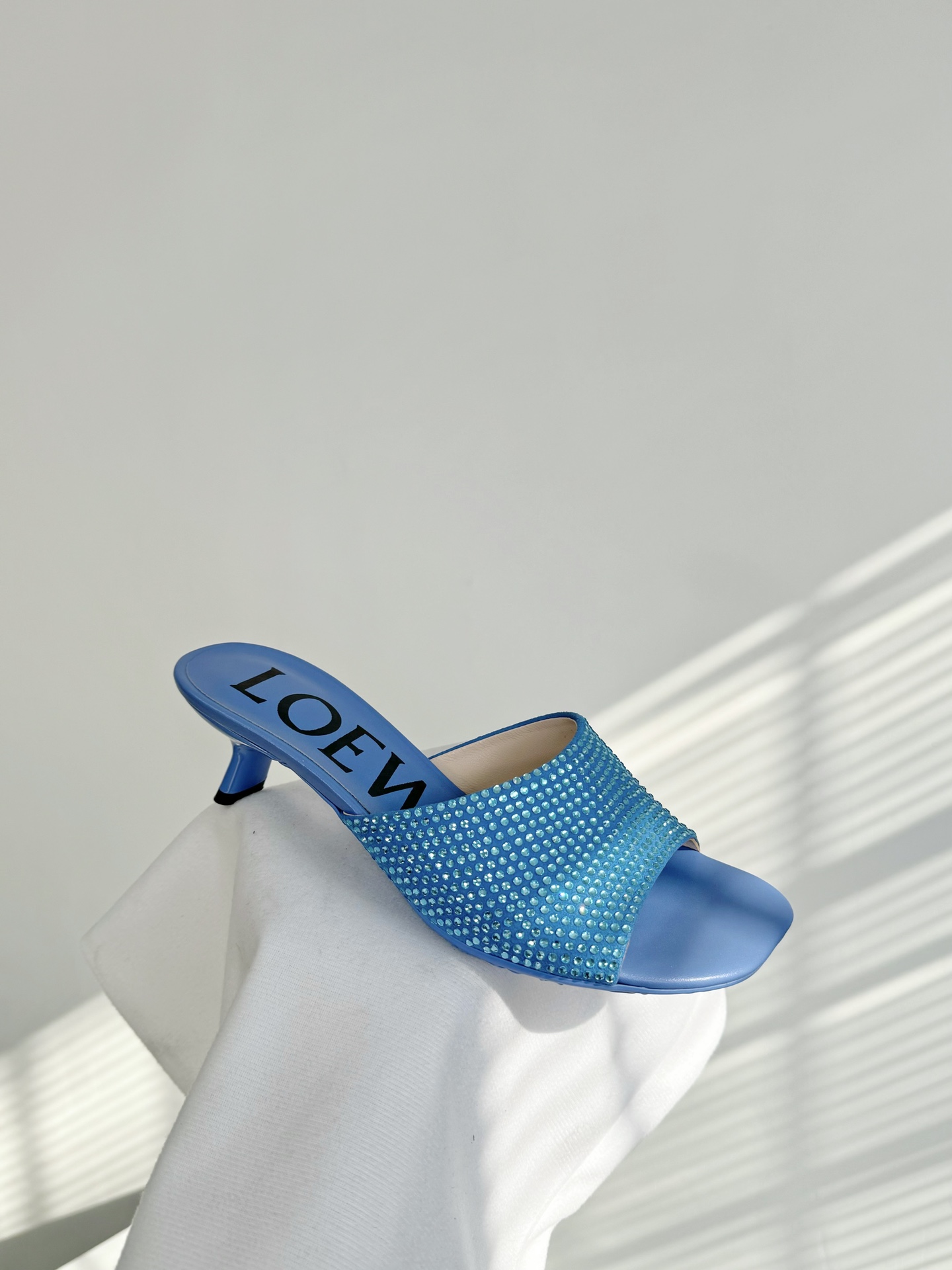 LOEWE罗意威2024/aw最新T台彩钻系列走秀款鞋面进口羊绒水钻内里进口羊皮里大底橡胶底鞋跟原版开模