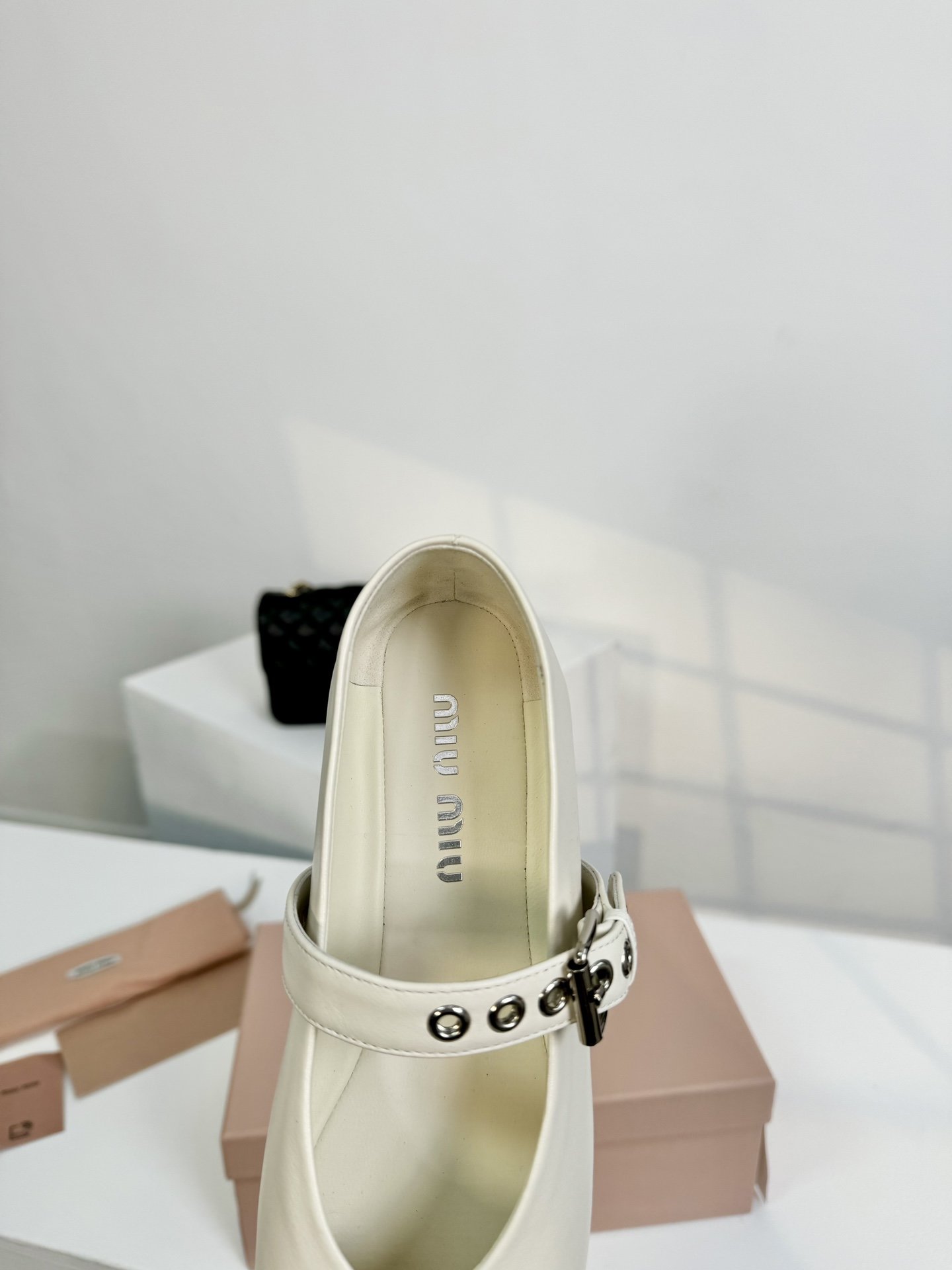 独家高版MiuMiu缪缪女士蝴蝶结芭蕾舞平底鞋软底的设计真的是太有爱了非常舒适且百搭平底小羊皮半拖Zp开