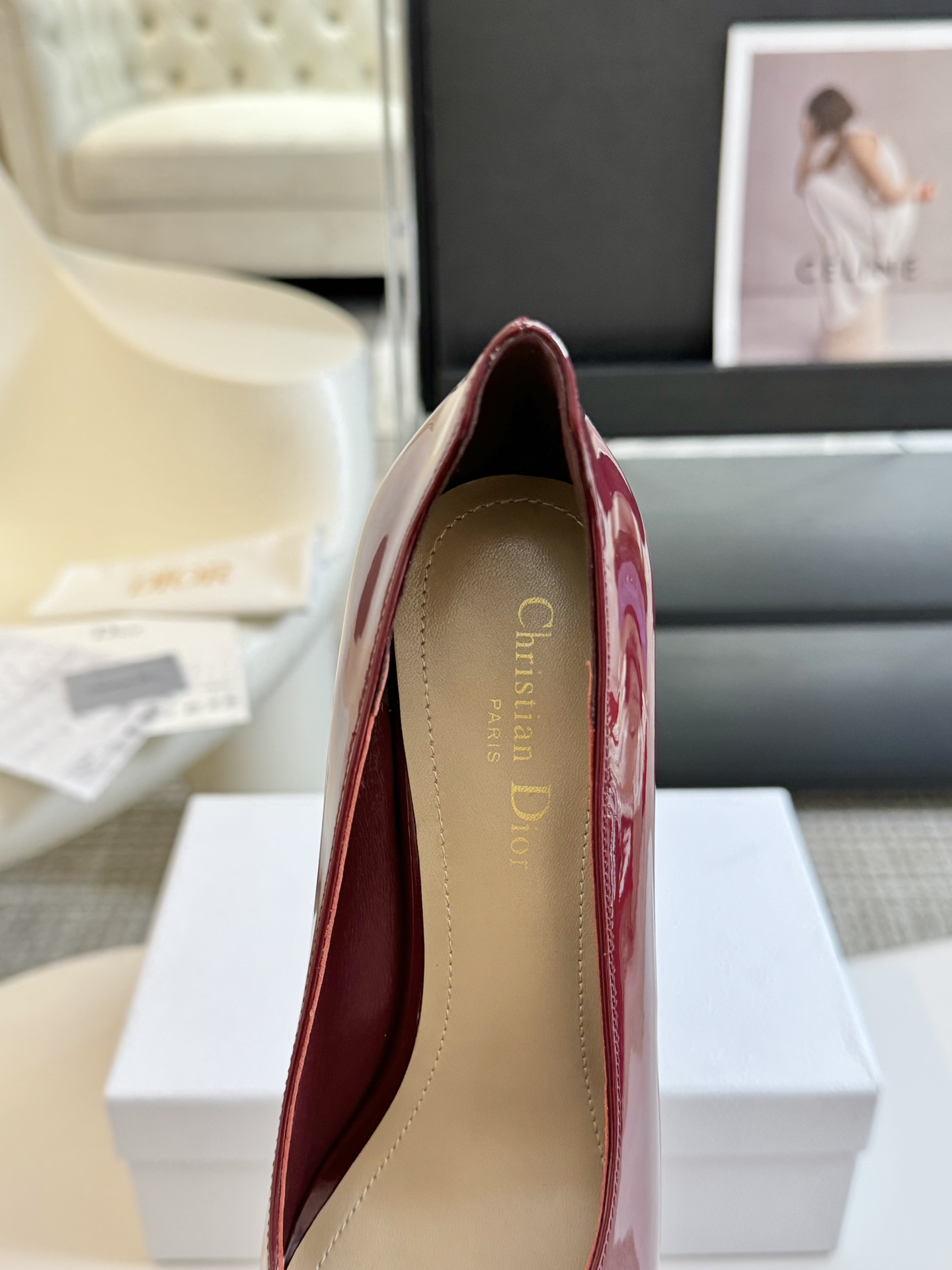 jimmychoo4新款漆皮高跟凉鞋系列上新︎好看又舒服日常正式场合都百搭并以一字带和可调节开合的标志性