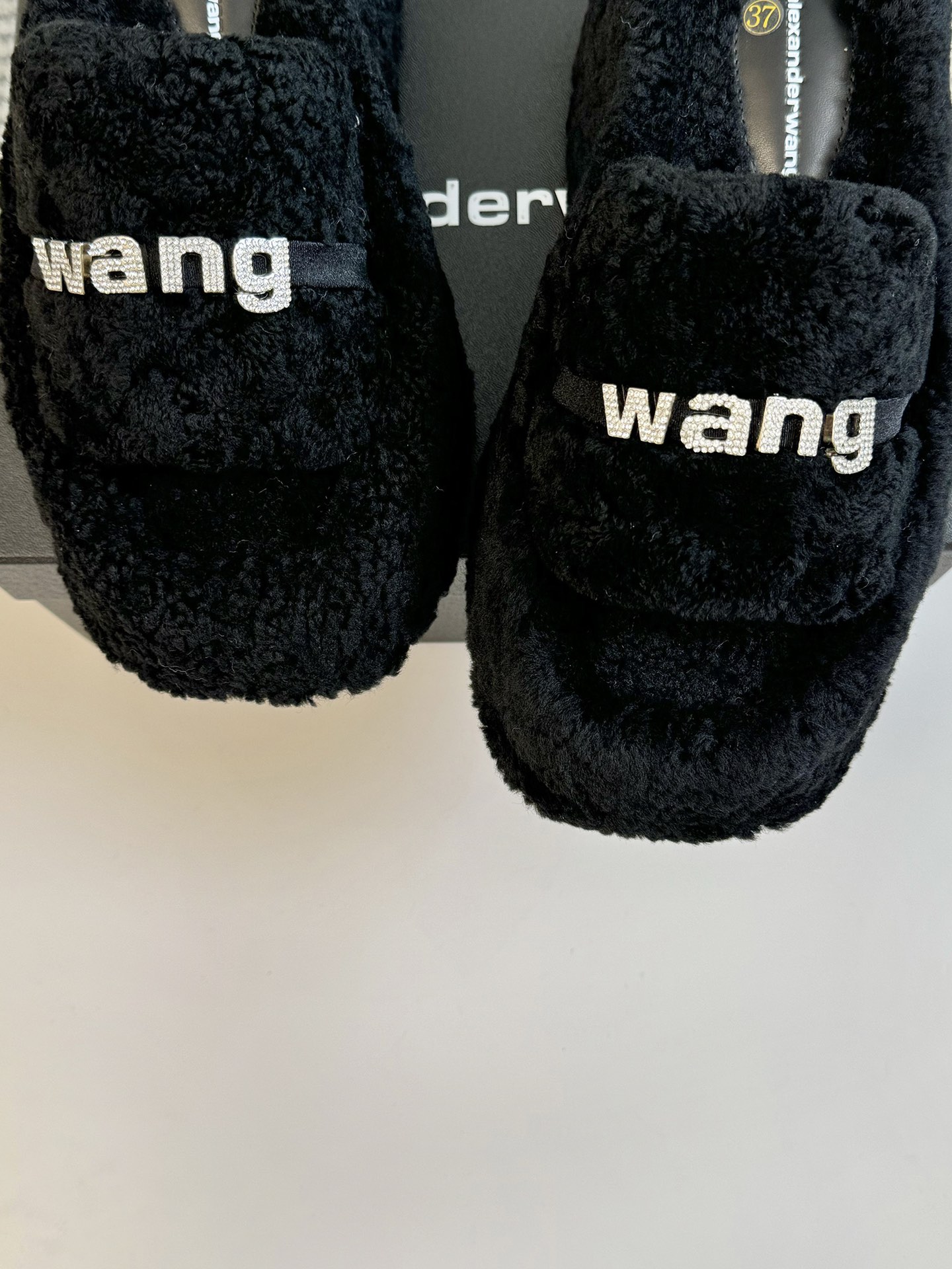 Alexanderwang大王水钻厚底毛毛拖鞋太好看了很难不爱！BLINGBLING秋冬毛毛拖露腿神器没