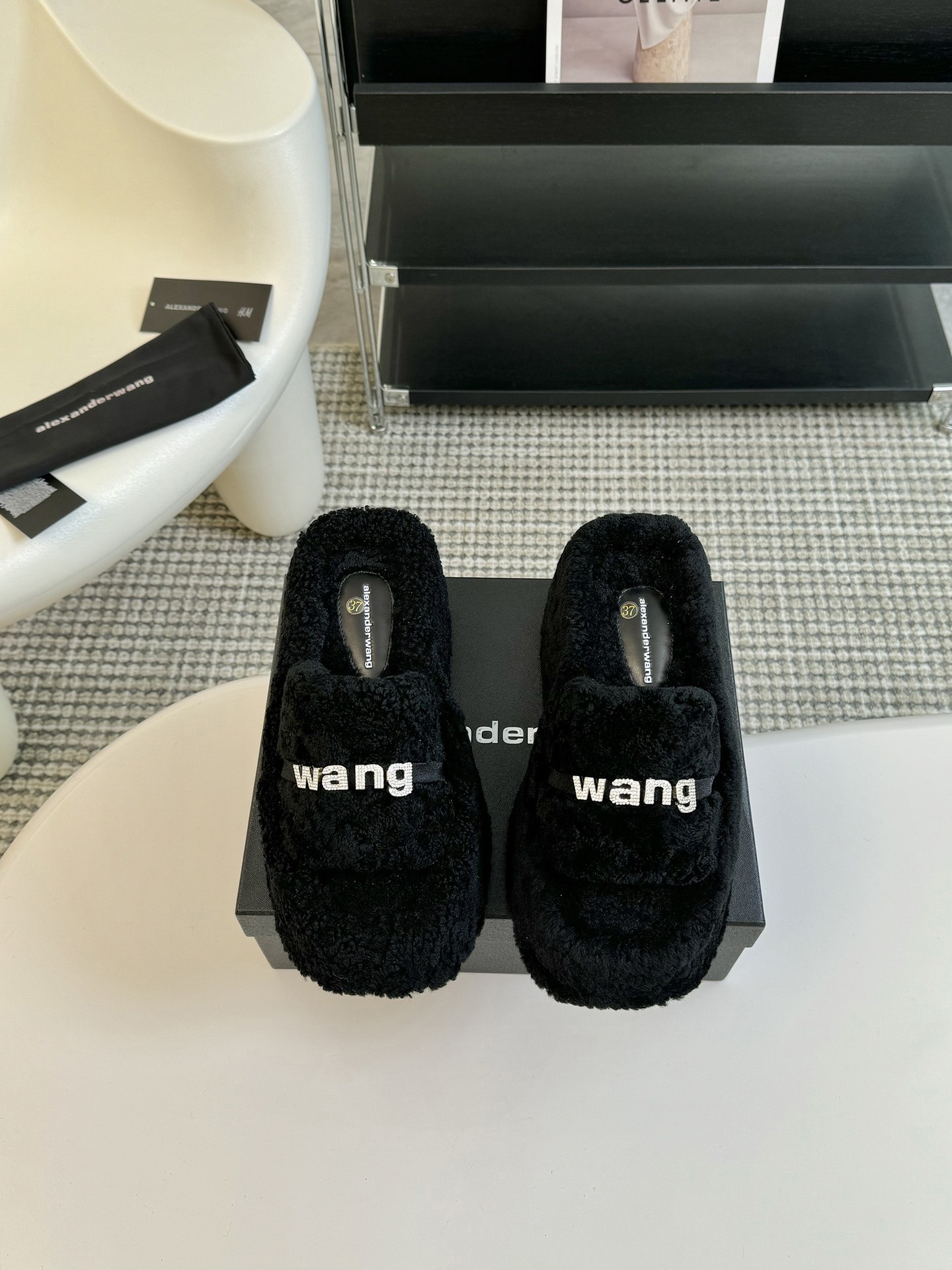 Alexanderwang大王水钻厚底毛毛拖鞋太好看了很难不爱！BLINGBLING秋冬毛毛拖露腿神器没