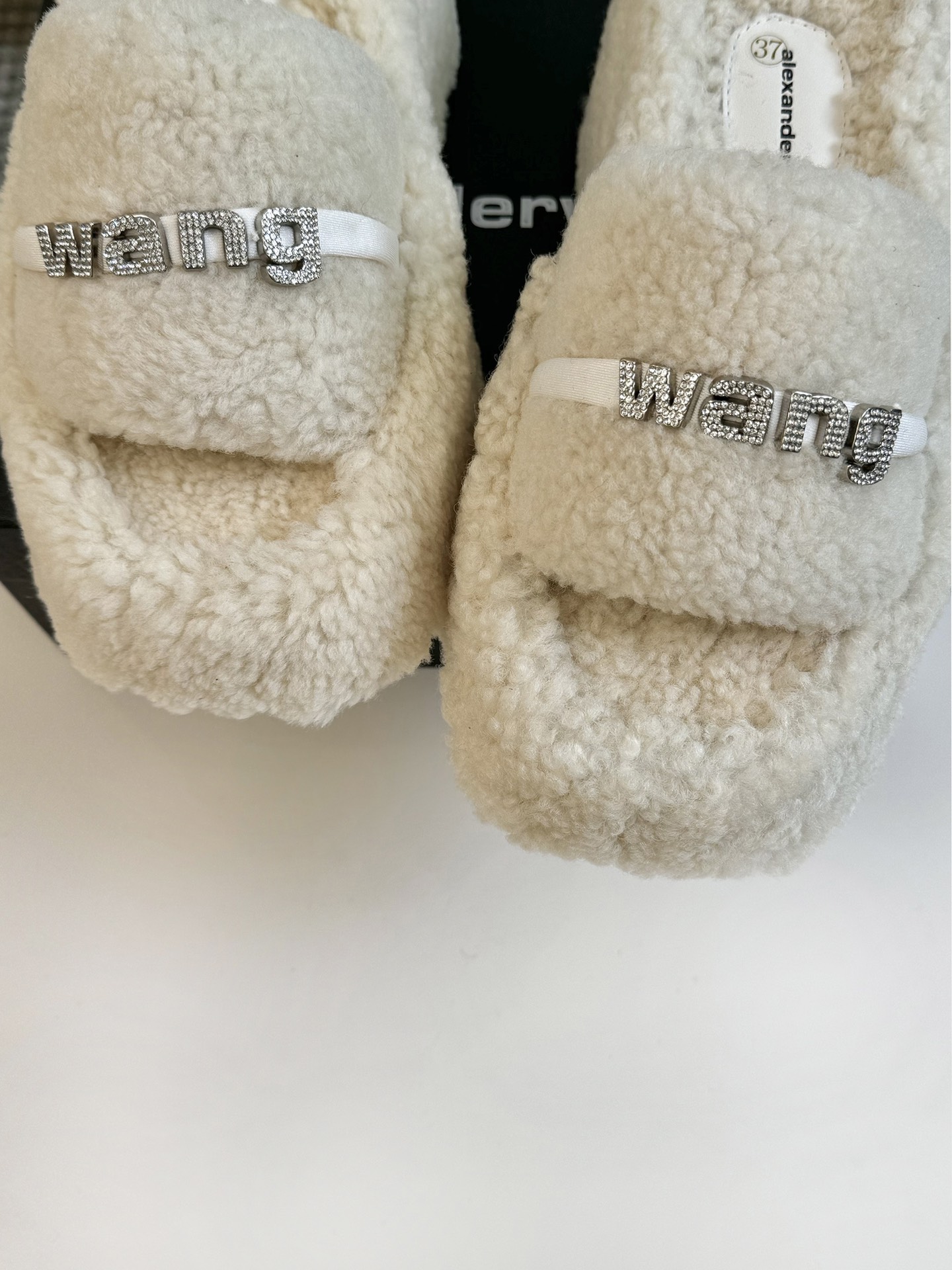 Alexanderwang大王水钻厚底毛毛拖鞋太好看了很难不爱！BLINGBLING秋冬毛毛拖露腿神器没