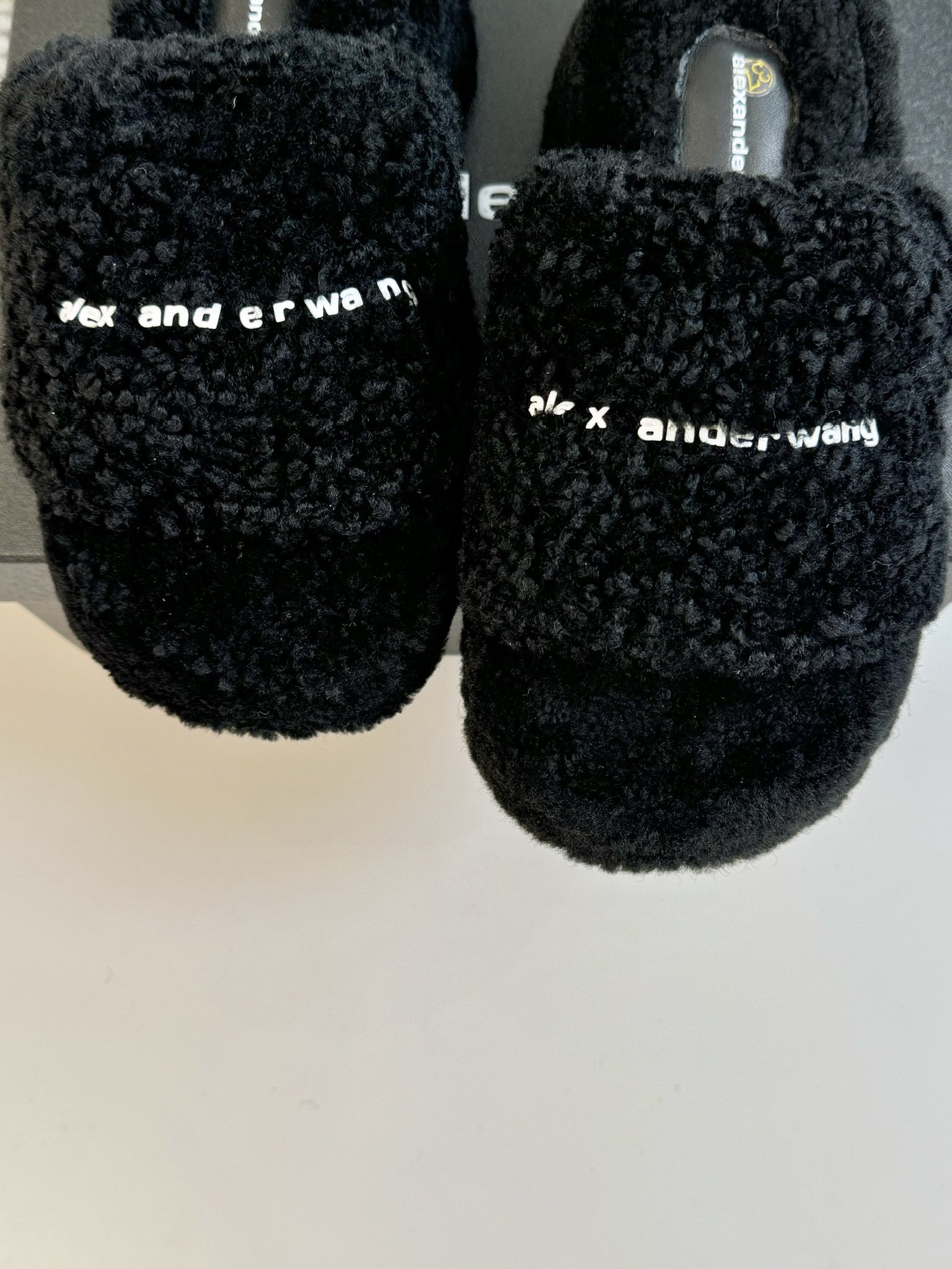 Alexanderwang大王水钻厚底毛毛拖鞋太好看了很难不爱！BLINGBLING秋冬毛毛拖露腿神器没