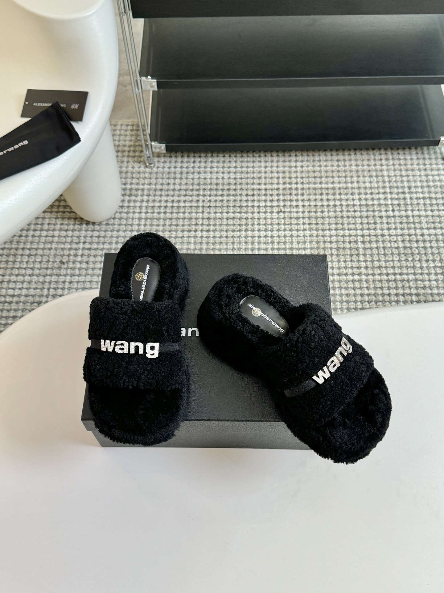 Alexanderwang大王水钻厚底毛毛拖鞋太好看了很难不爱！BLINGBLING秋冬毛毛拖露腿神器没