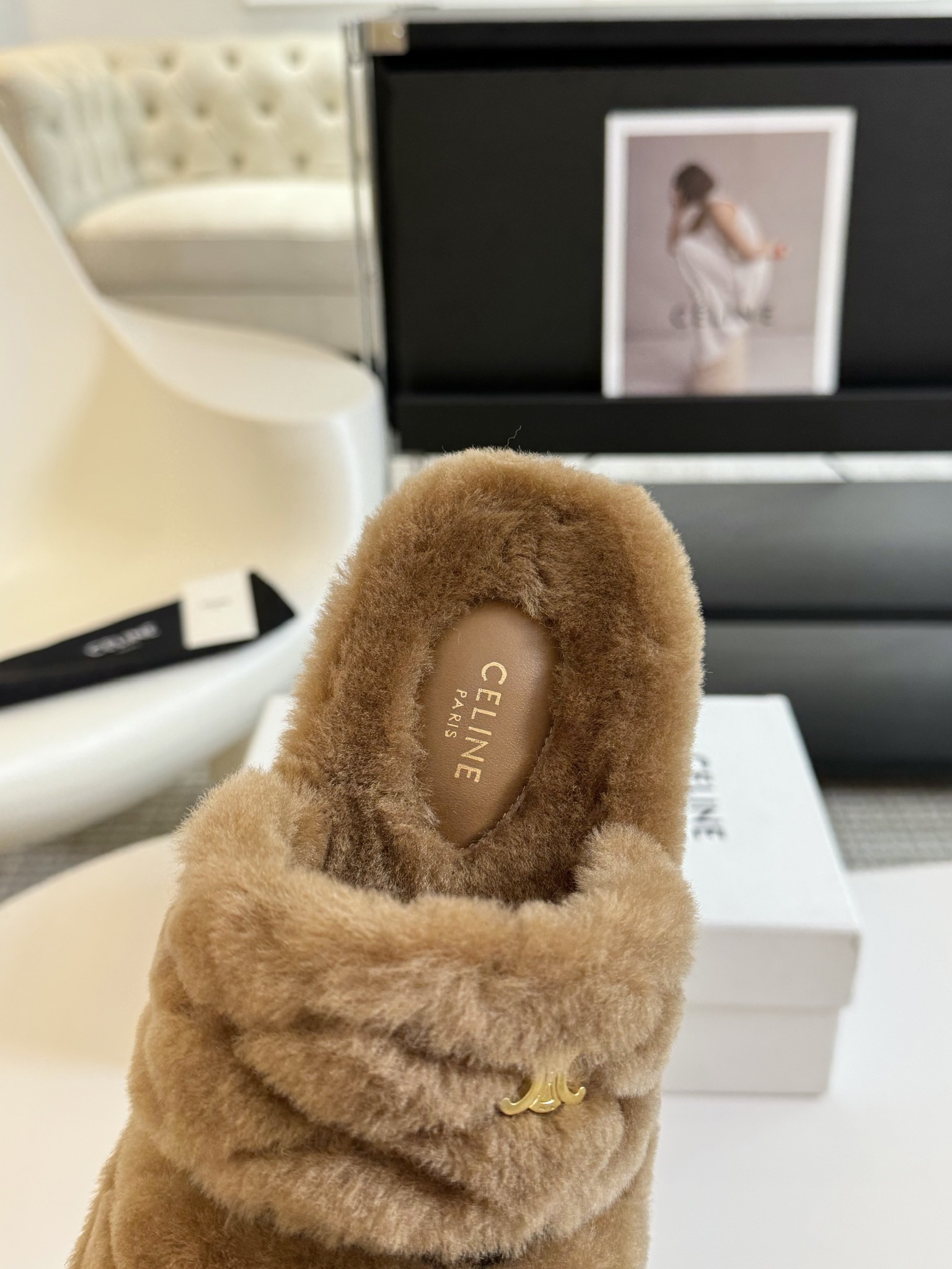 CELINE/塞琳 s𝐧𝐞𝐰秋冬新品夹脚厚底毛毛拖鞋💗这一季的赛琳又让我重新爱了它一次！这季节美鞋太多这